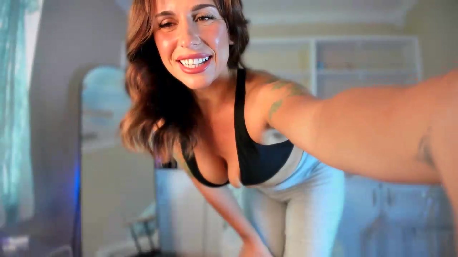 Gallery image thumbnail from MilfParadise's myfreecams stream on, 08/13/2026, 15:29 image 4 of 20