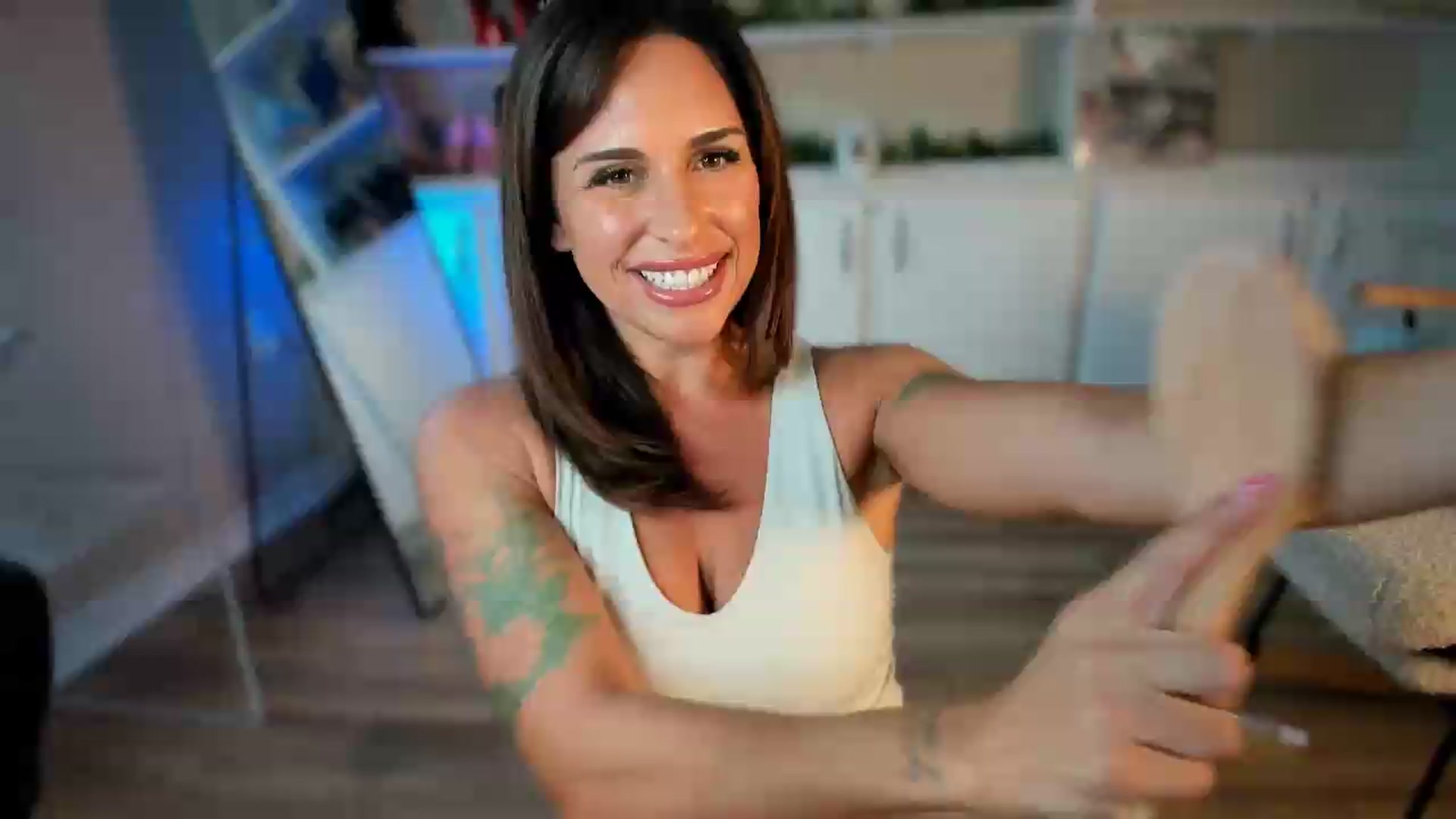 Gallery image thumbnail from MilfParadise's myfreecams stream on, 08/20/2026, 16:16 image 17 of 20