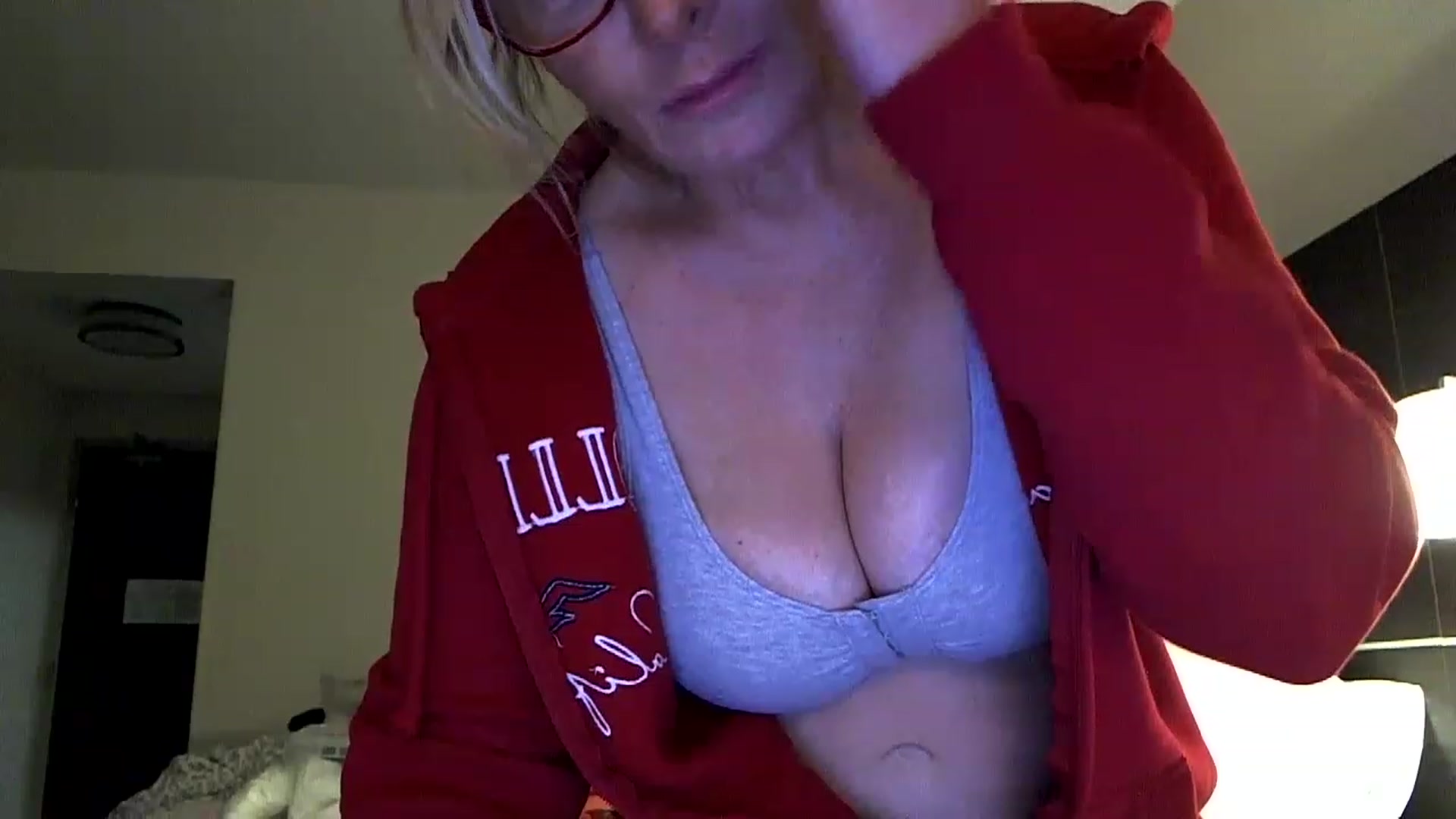 Gallery image thumbnail from Milf_Goddess's myfreecams stream on, 12/02/2022, 07:08 image 6 of 20
