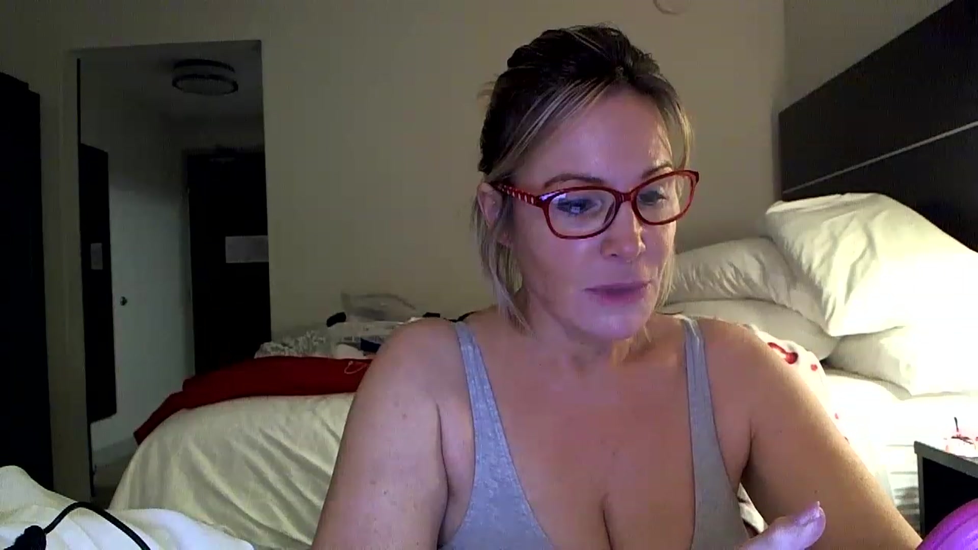 Gallery image thumbnail from Milf_Goddess's myfreecams stream on, 12/02/2022, 07:08 image 18 of 20
