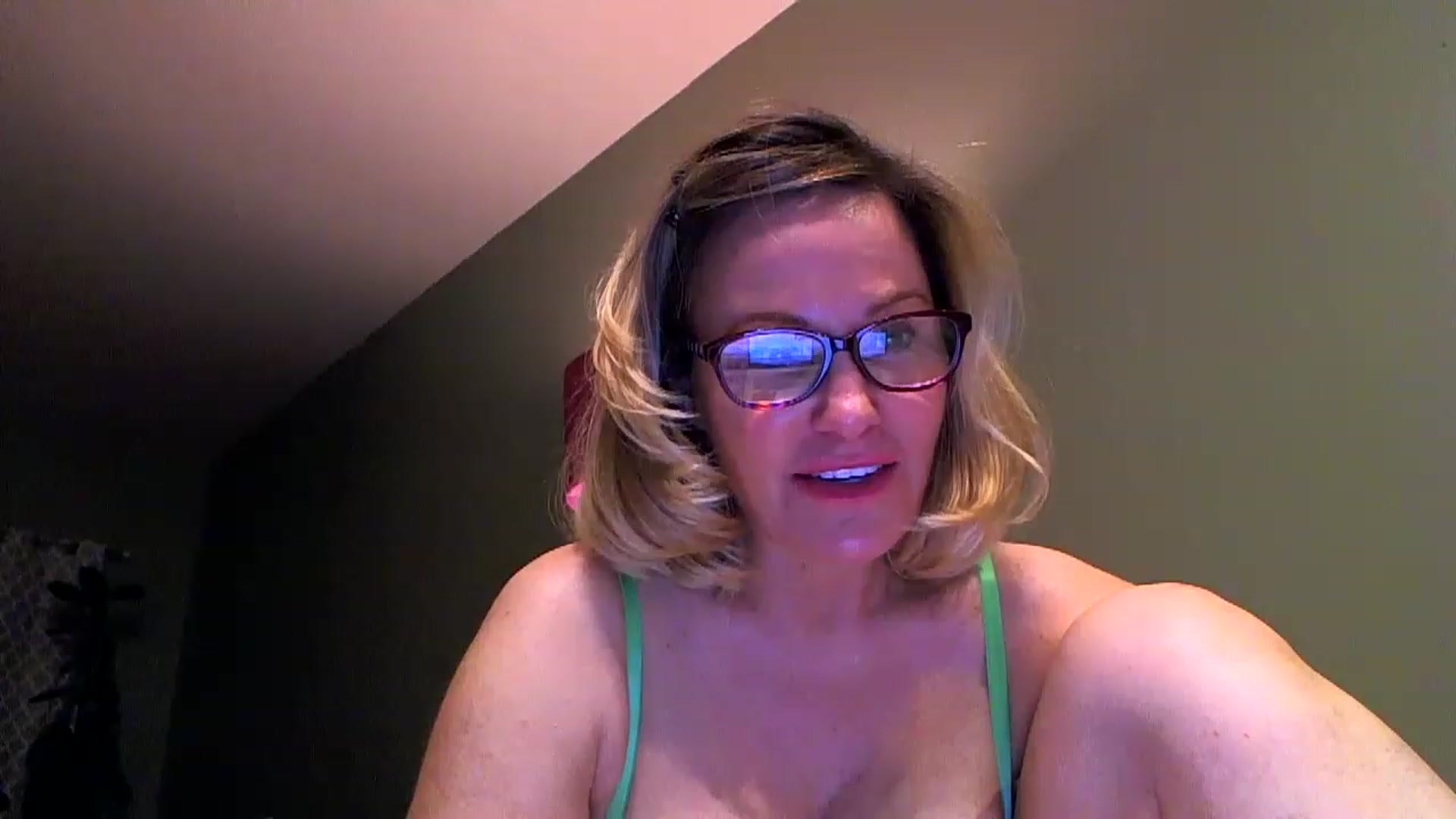 Gallery image thumbnail from Milf_Goddess's myfreecams stream on, 01/16/2023, 10:16 image 6 of 20