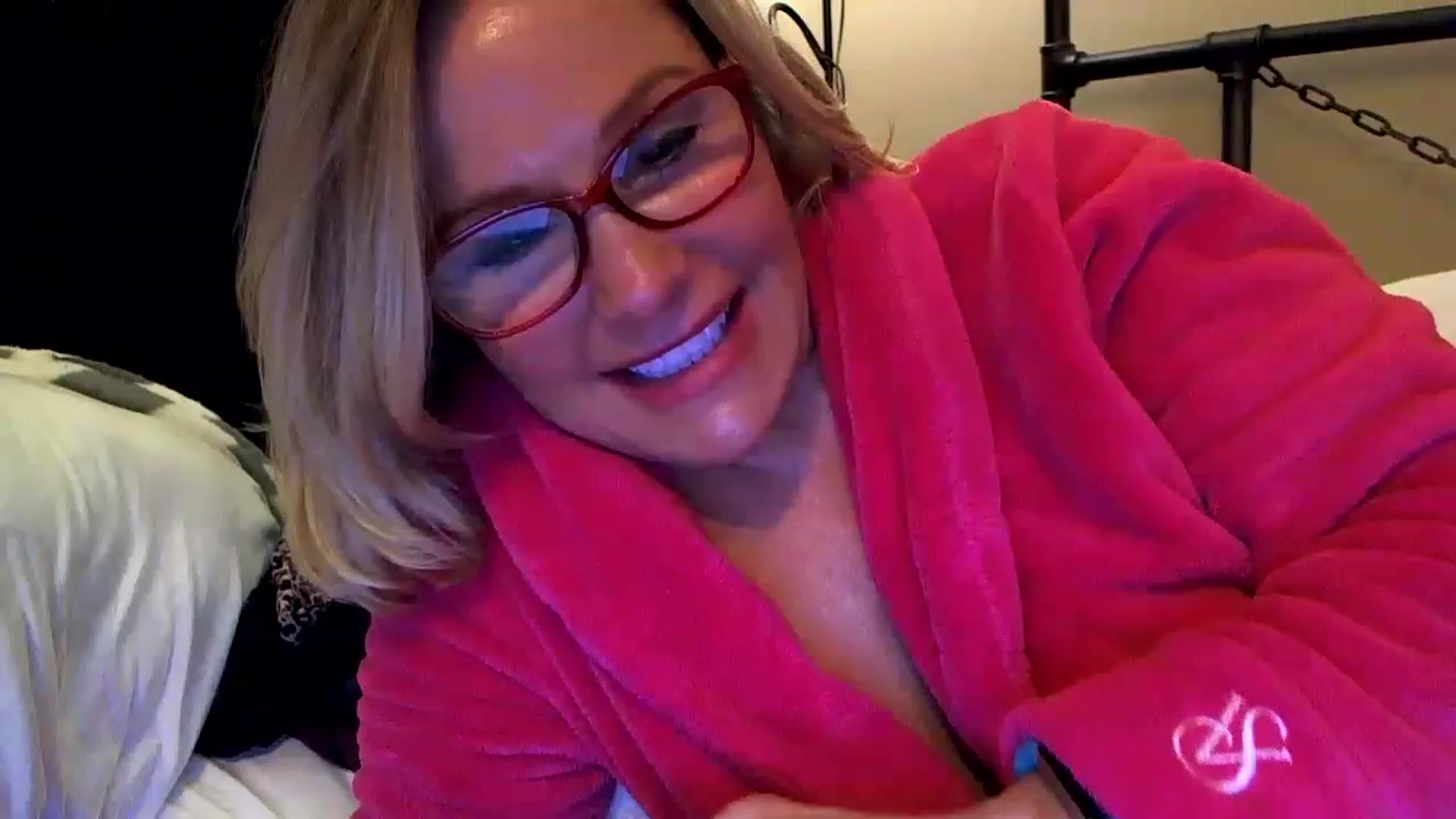 Gallery image thumbnail from Milf_Goddess's myfreecams stream on, 02/12/2023, 14:06 image 13 of 20
