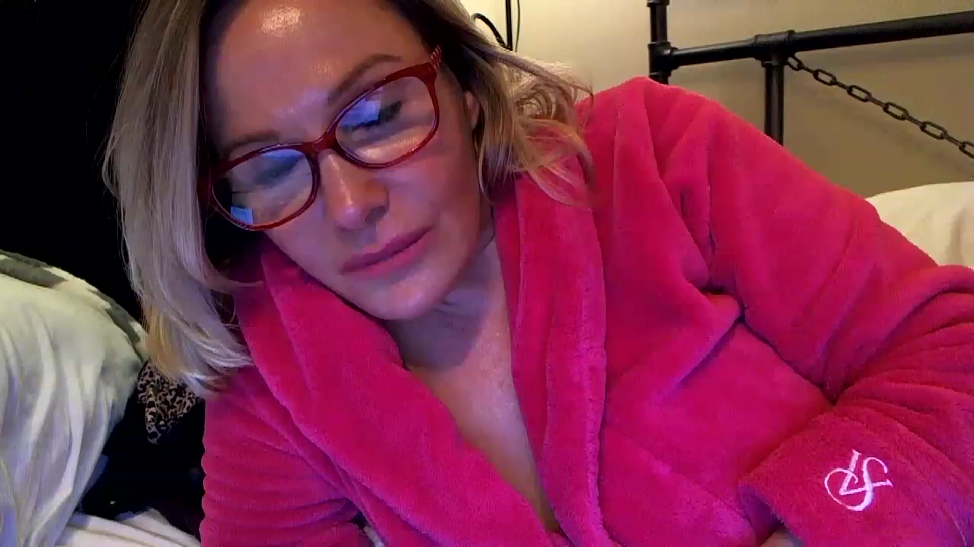 Gallery image thumbnail from Milf_Goddess's myfreecams stream on, 02/12/2023, 14:06 image 12 of 20