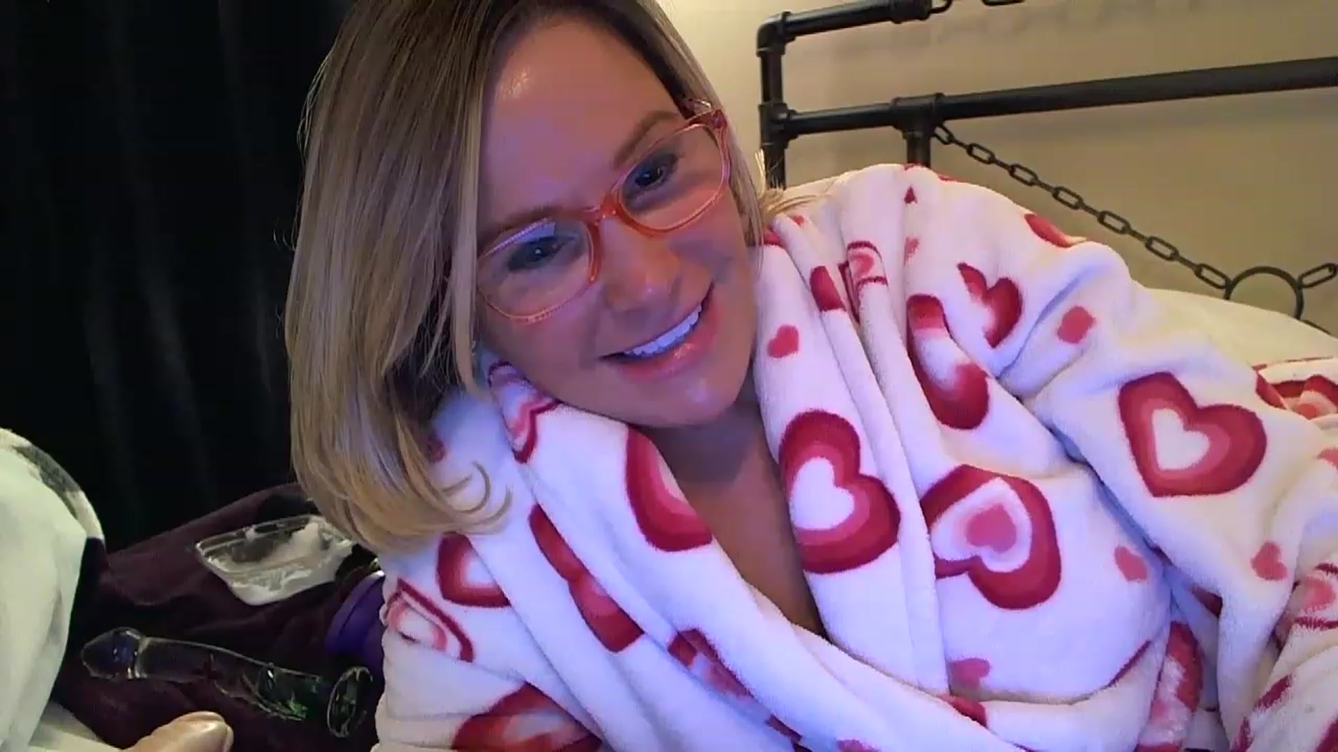Gallery image thumbnail from Milf_Goddess's myfreecams stream on, 02/13/2023, 08:01 image 8 of 20