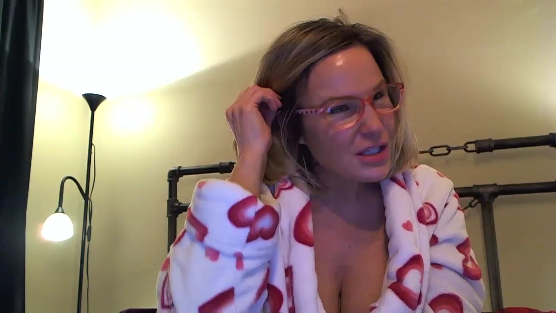 Gallery image thumbnail from Milf_Goddess's myfreecams stream on, 02/13/2023, 08:01 image 16 of 20