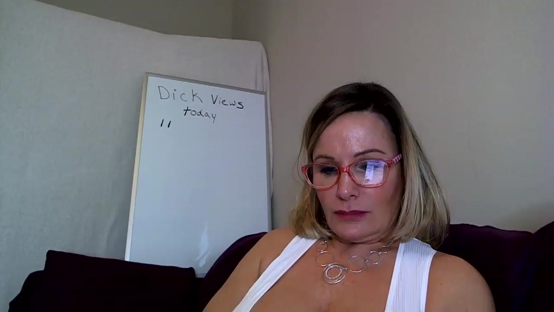 Gallery image thumbnail from Milf_Goddess's myfreecams stream on, 02/26/2023, 14:35 image 10 of 20