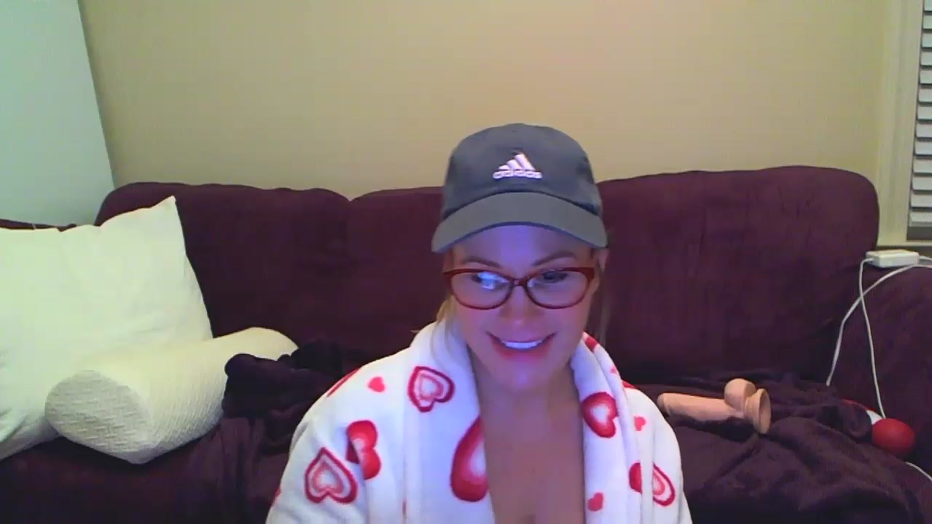 Gallery image thumbnail from Milf_Goddess's myfreecams stream on, 03/17/2023, 07:13 image 6 of 20