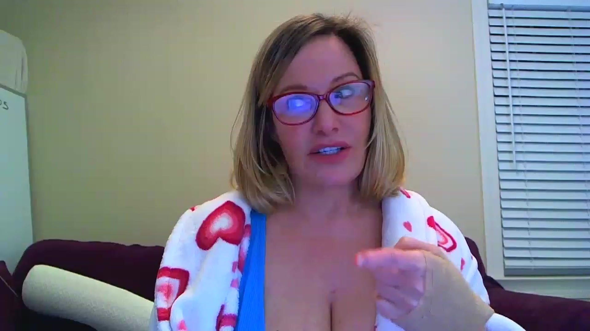 Gallery image thumbnail from Milf_Goddess's myfreecams stream on, 03/20/2023, 07:55 image 14 of 20