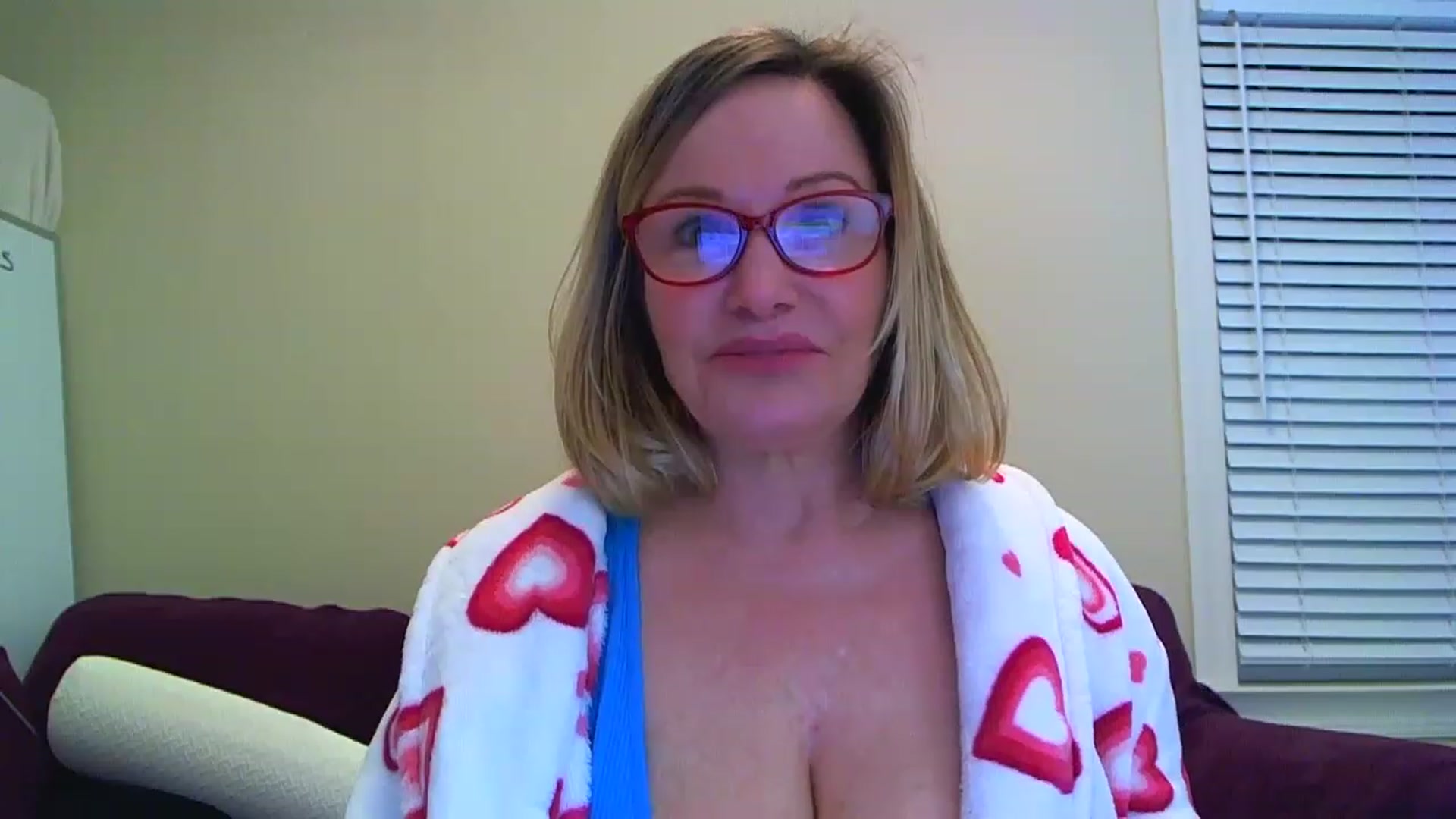 Gallery image thumbnail from Milf_Goddess's myfreecams stream on, 03/20/2023, 07:55 image 16 of 20