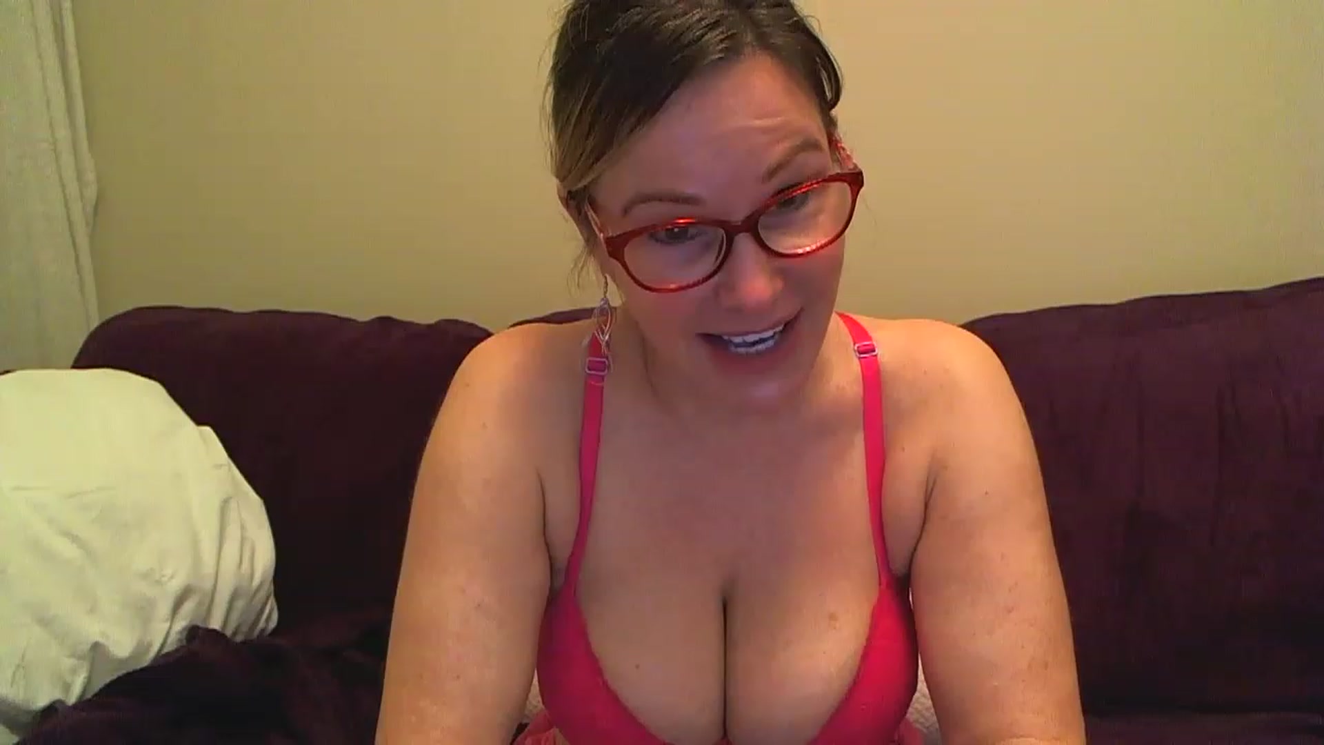 Gallery image thumbnail from Milf_Goddess's myfreecams stream on, 03/22/2023, 06:31 image 14 of 20