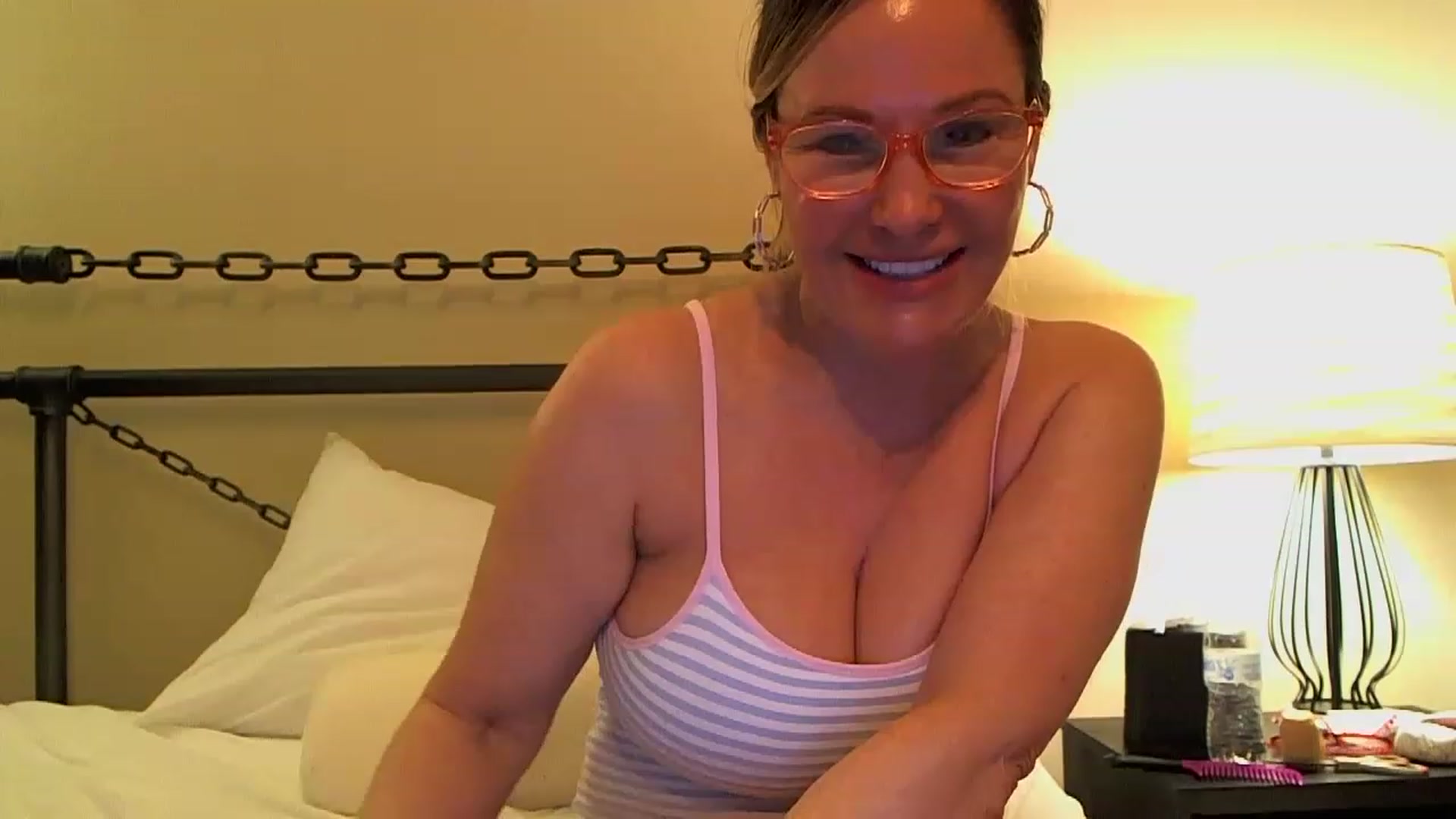 Gallery image thumbnail from Milf_Goddess's myfreecams stream on, 03/25/2023, 11:42 image 4 of 20