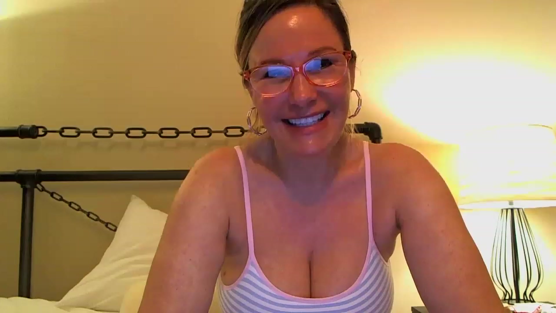 Gallery image thumbnail from Milf_Goddess's myfreecams stream on, 03/25/2023, 11:42 image 15 of 20