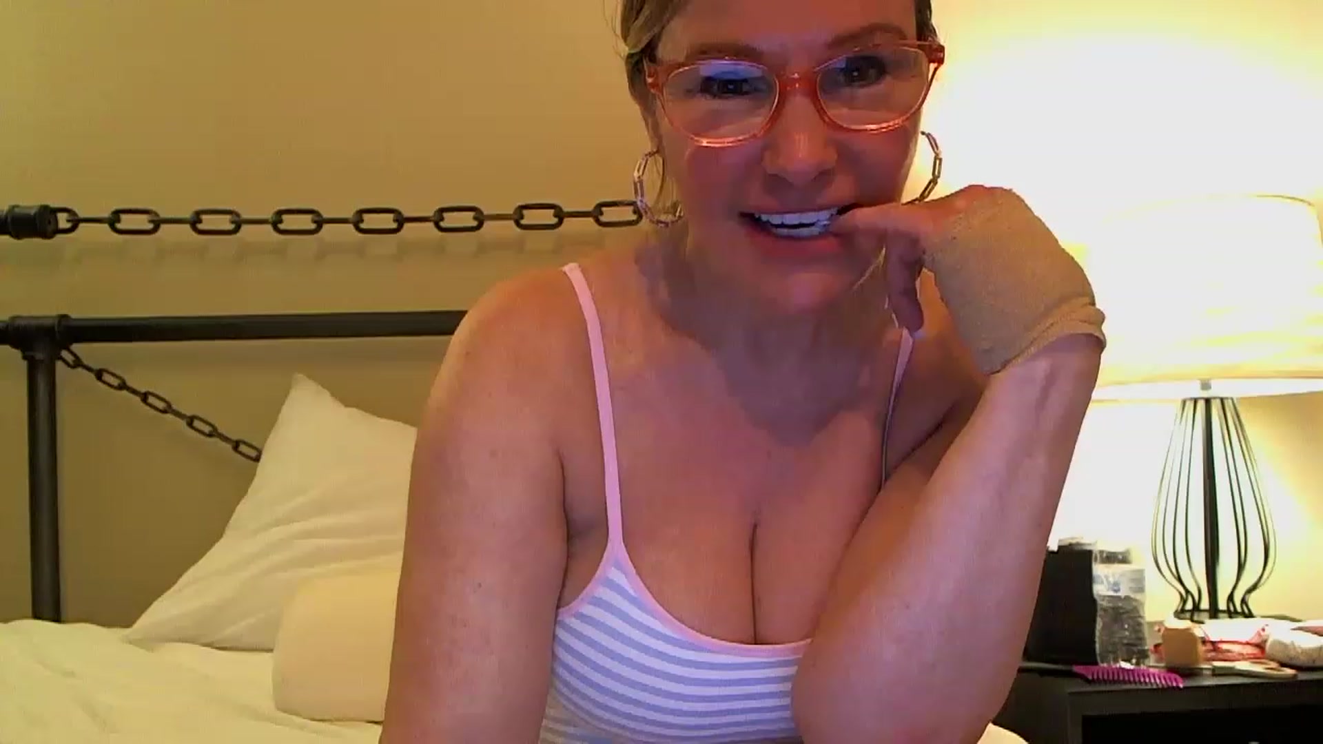 Gallery image thumbnail from Milf_Goddess's myfreecams stream on, 03/25/2023, 11:42 image 10 of 20