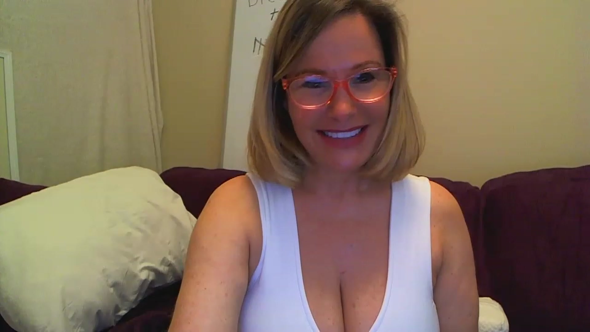 Gallery image thumbnail from Milf_Goddess's myfreecams stream on, 03/26/2023, 10:46 image 18 of 20