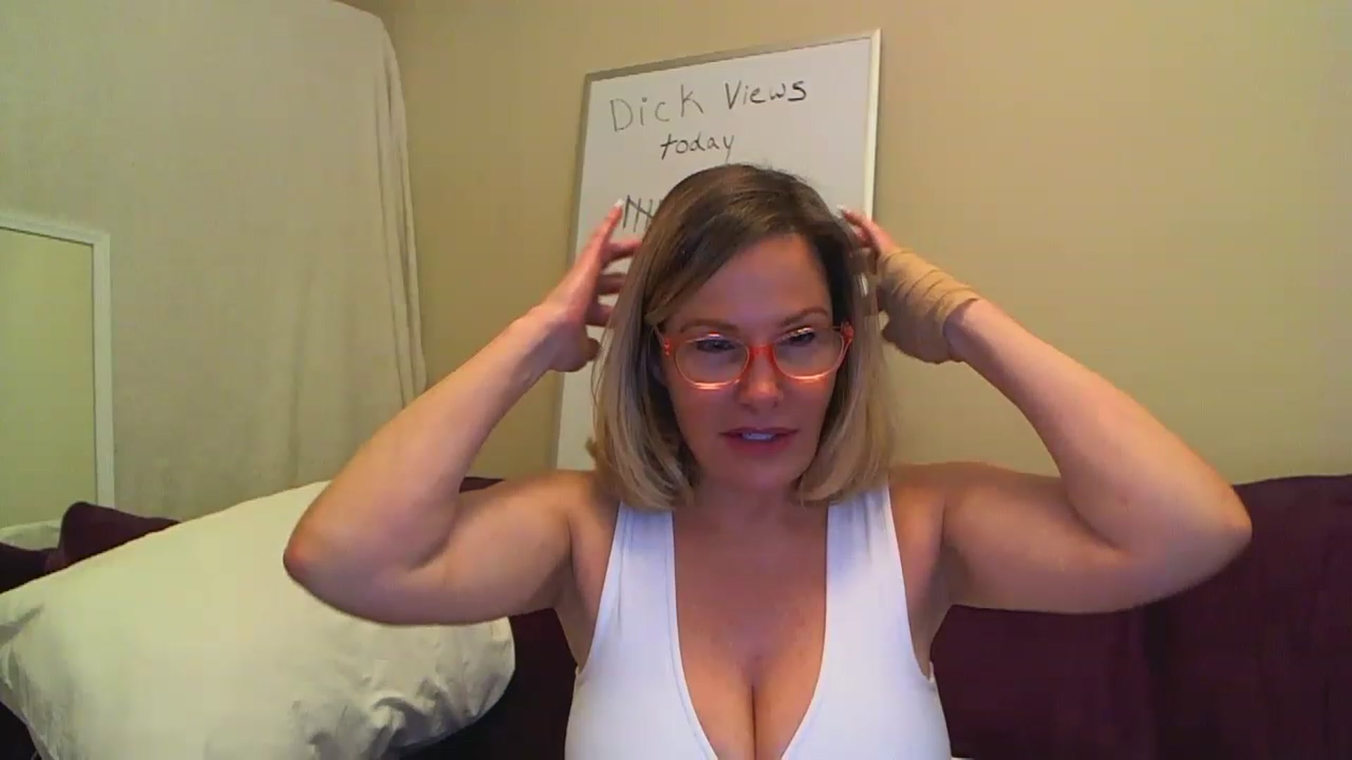 Gallery image thumbnail from Milf_Goddess's myfreecams stream on, 03/26/2023, 10:46 image 3 of 20