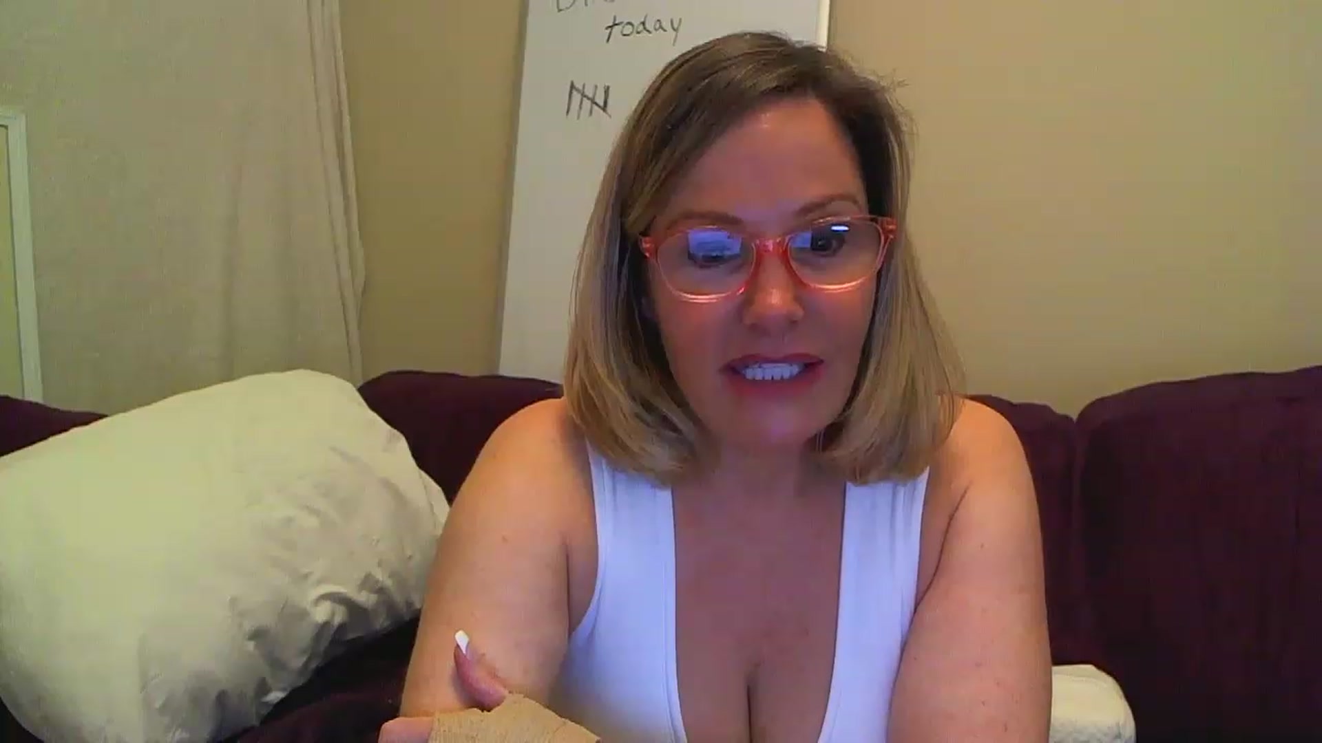 Gallery image thumbnail from Milf_Goddess's myfreecams stream on, 03/26/2023, 10:46 image 13 of 20