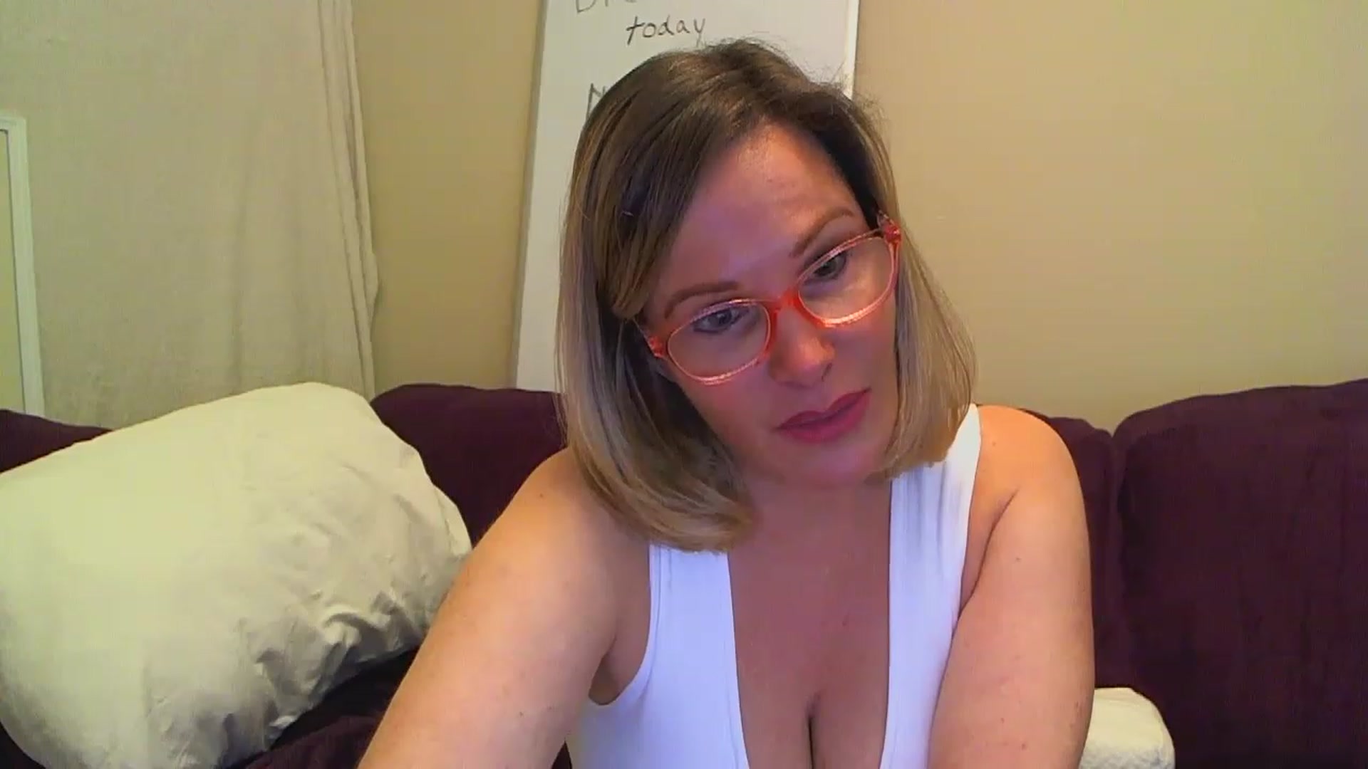 Gallery image thumbnail from Milf_Goddess's myfreecams stream on, 03/26/2023, 10:46 image 14 of 20
