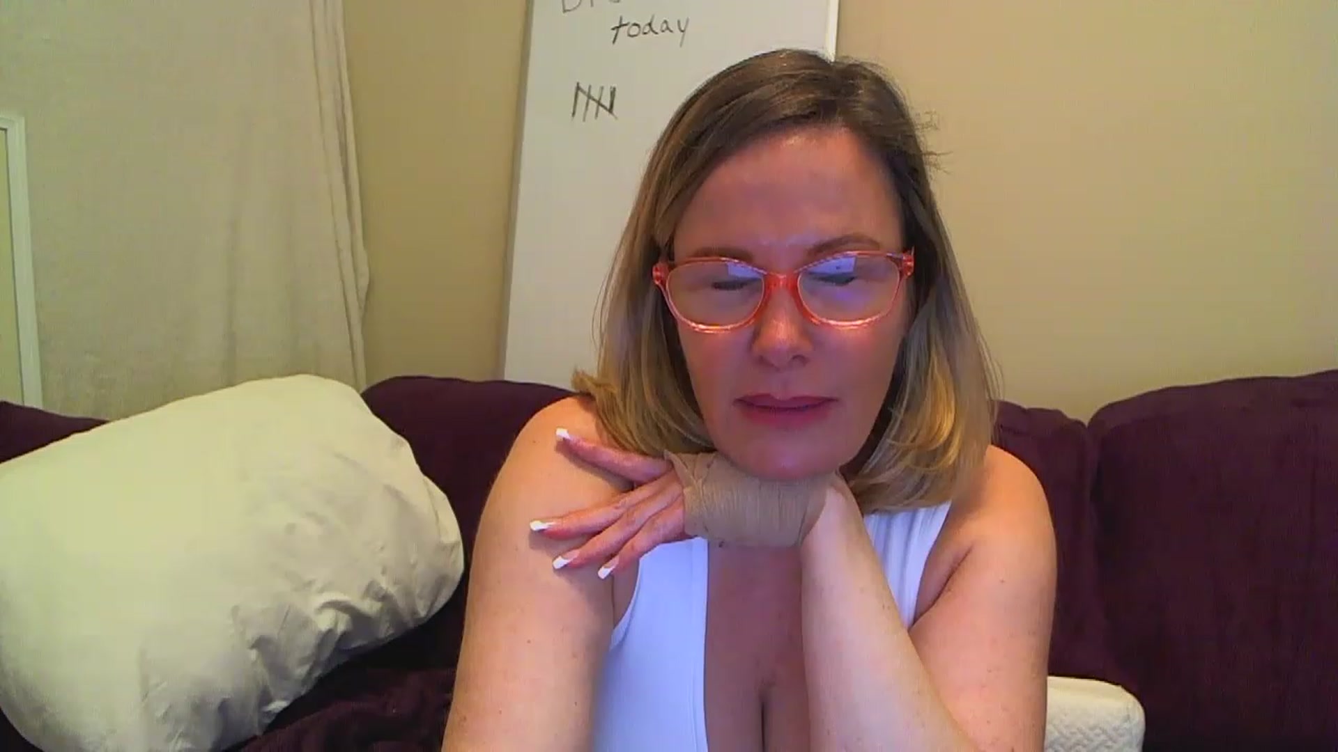 Gallery image thumbnail from Milf_Goddess's myfreecams stream on, 03/26/2023, 10:46 image 9 of 20