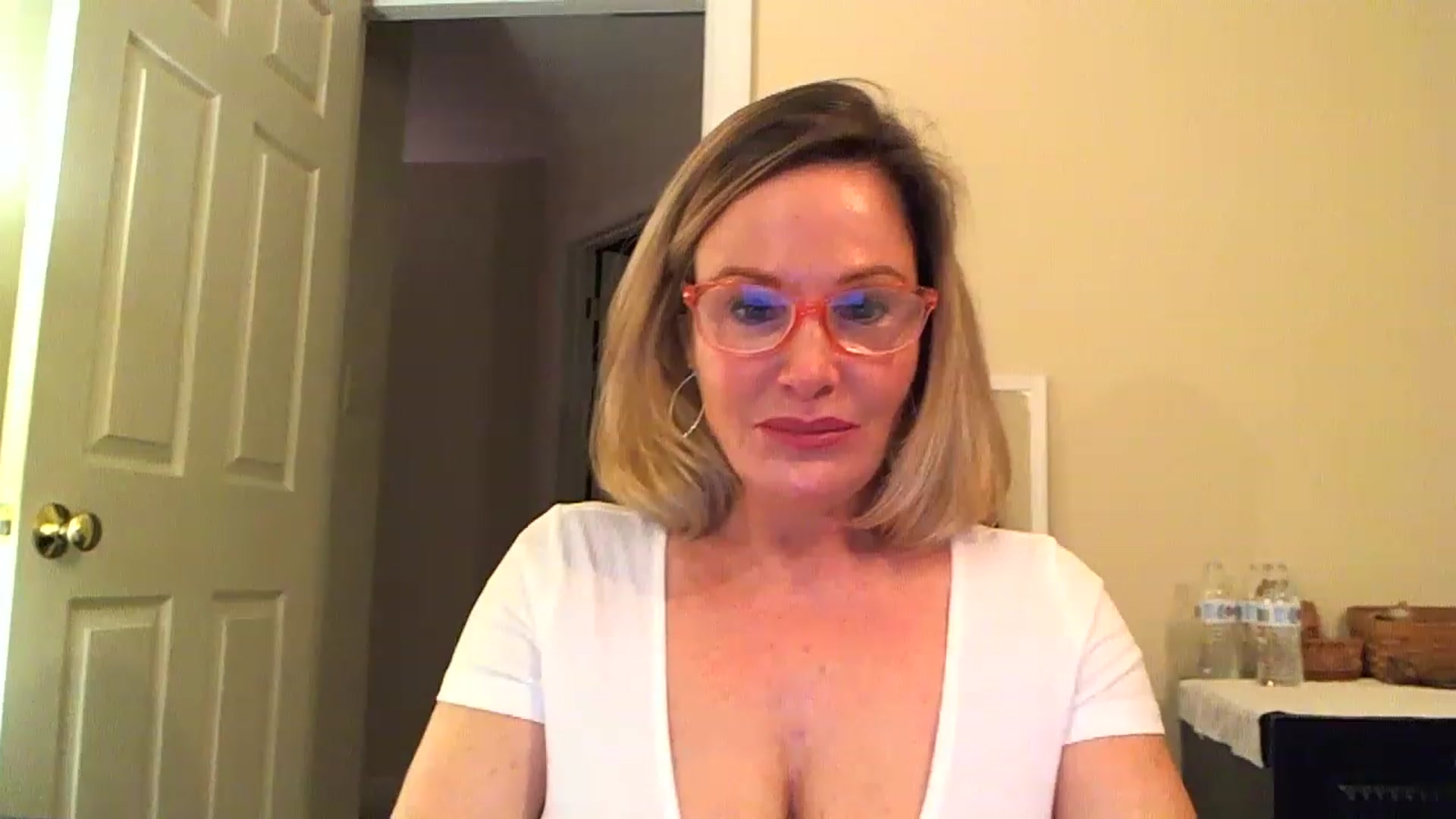 Gallery image thumbnail from Milf_Goddess's myfreecams stream on, 03/31/2023, 11:06 image 3 of 20