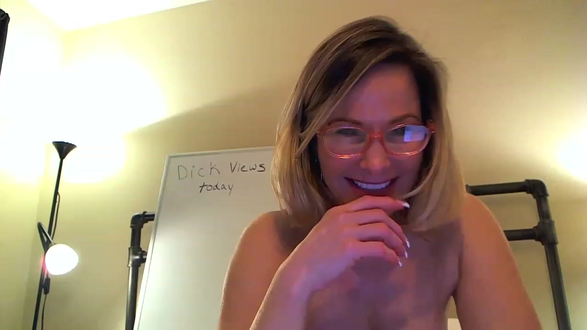 Gallery image thumbnail from Milf_Goddess's myfreecams stream on, 03/31/2023, 11:52 image 9 of 20