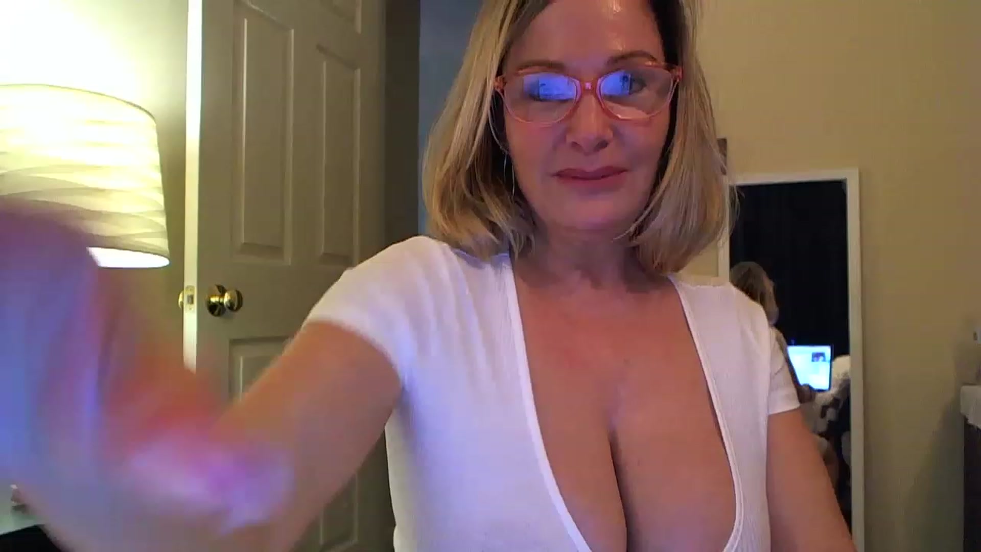 Gallery image thumbnail from Milf_Goddess's myfreecams stream on, 03/31/2023, 11:52 image 15 of 20