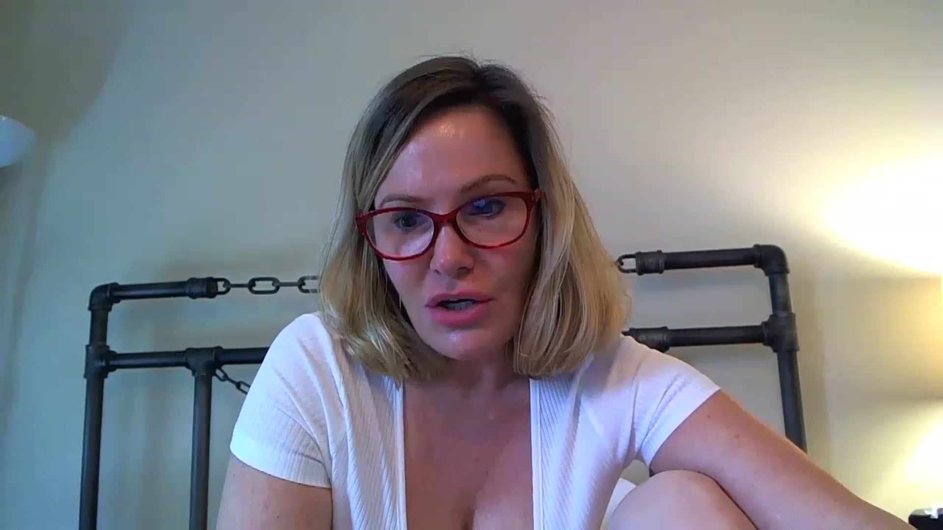 Gallery image thumbnail from Milf_Goddess's myfreecams stream on, 03/31/2023, 16:51 image 19 of 20