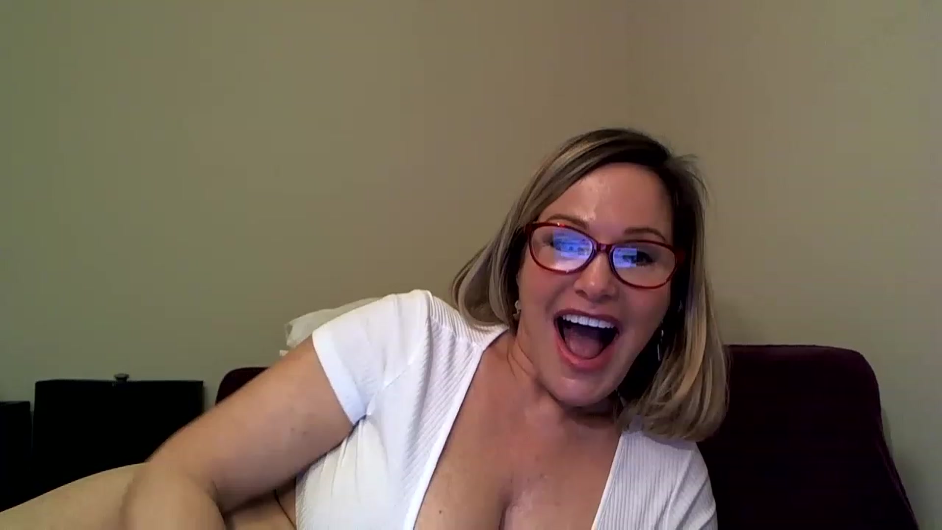 Gallery image thumbnail from Milf_Goddess's myfreecams stream on, 04/08/2023, 11:09 image 14 of 20