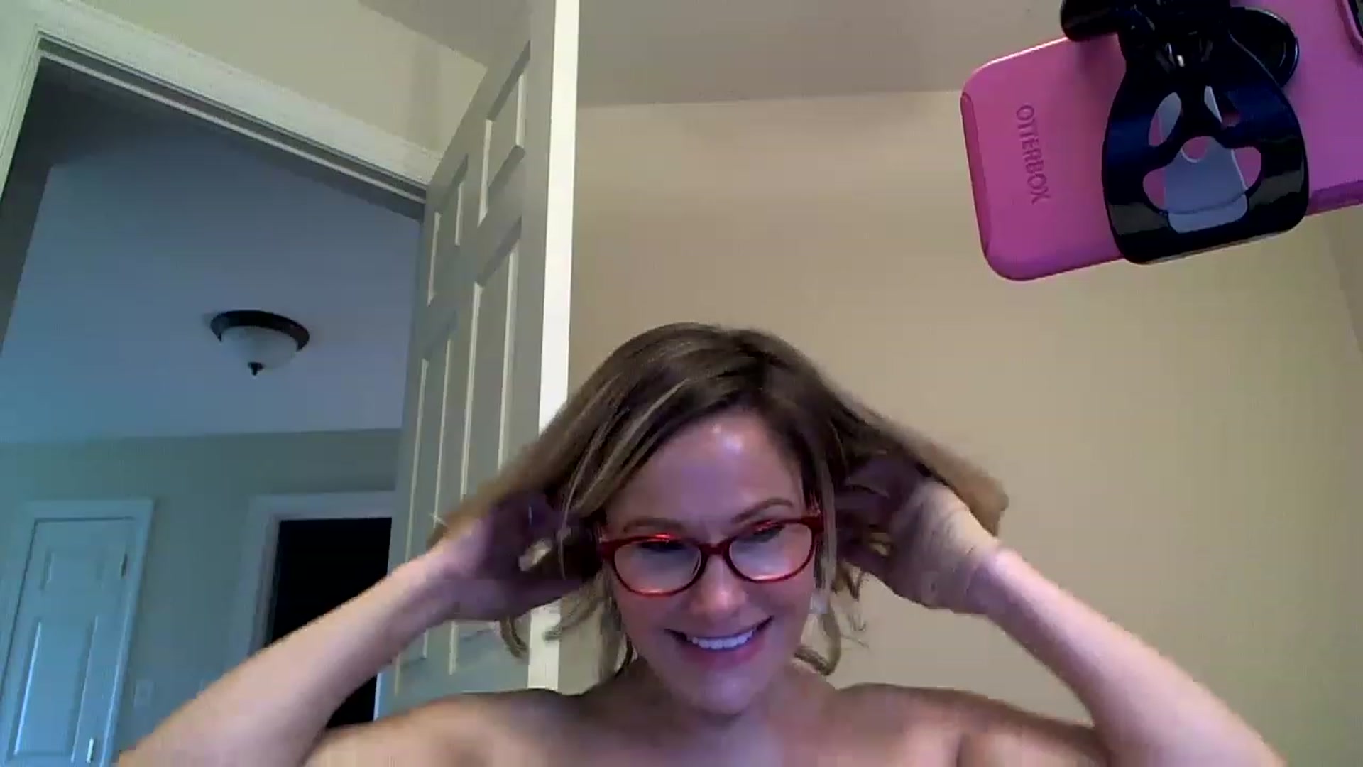 Gallery image thumbnail from Milf_Goddess's myfreecams stream on, 04/08/2023, 11:54 image 17 of 20