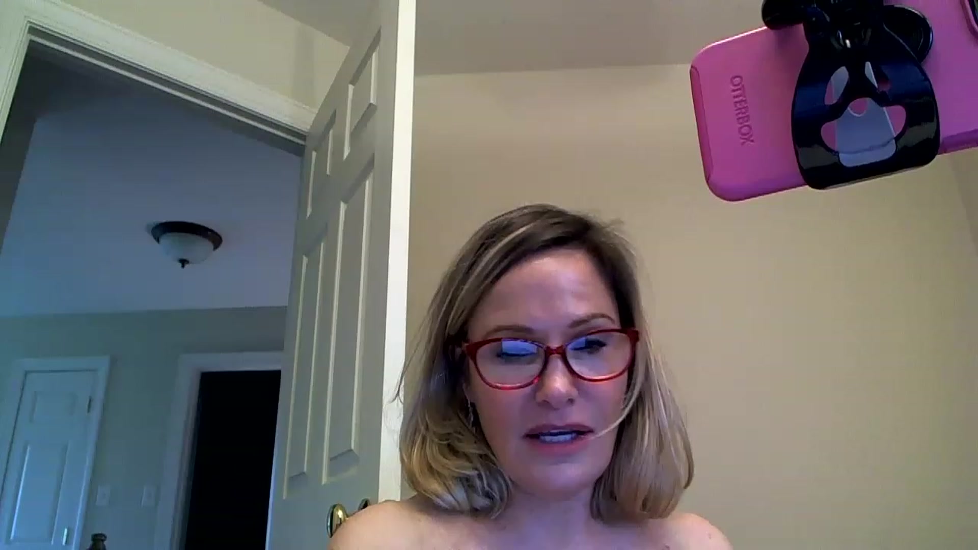 Gallery image thumbnail from Milf_Goddess's myfreecams stream on, 04/08/2023, 11:54 image 14 of 20