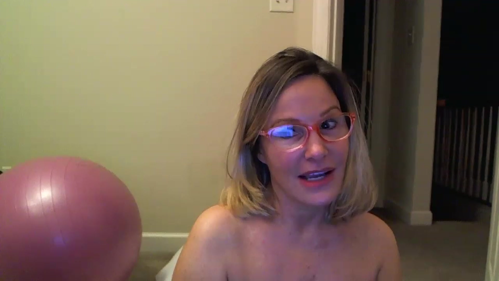 Gallery image thumbnail from Milf_Goddess's myfreecams stream on, 04/09/2023, 08:26 image 8 of 20