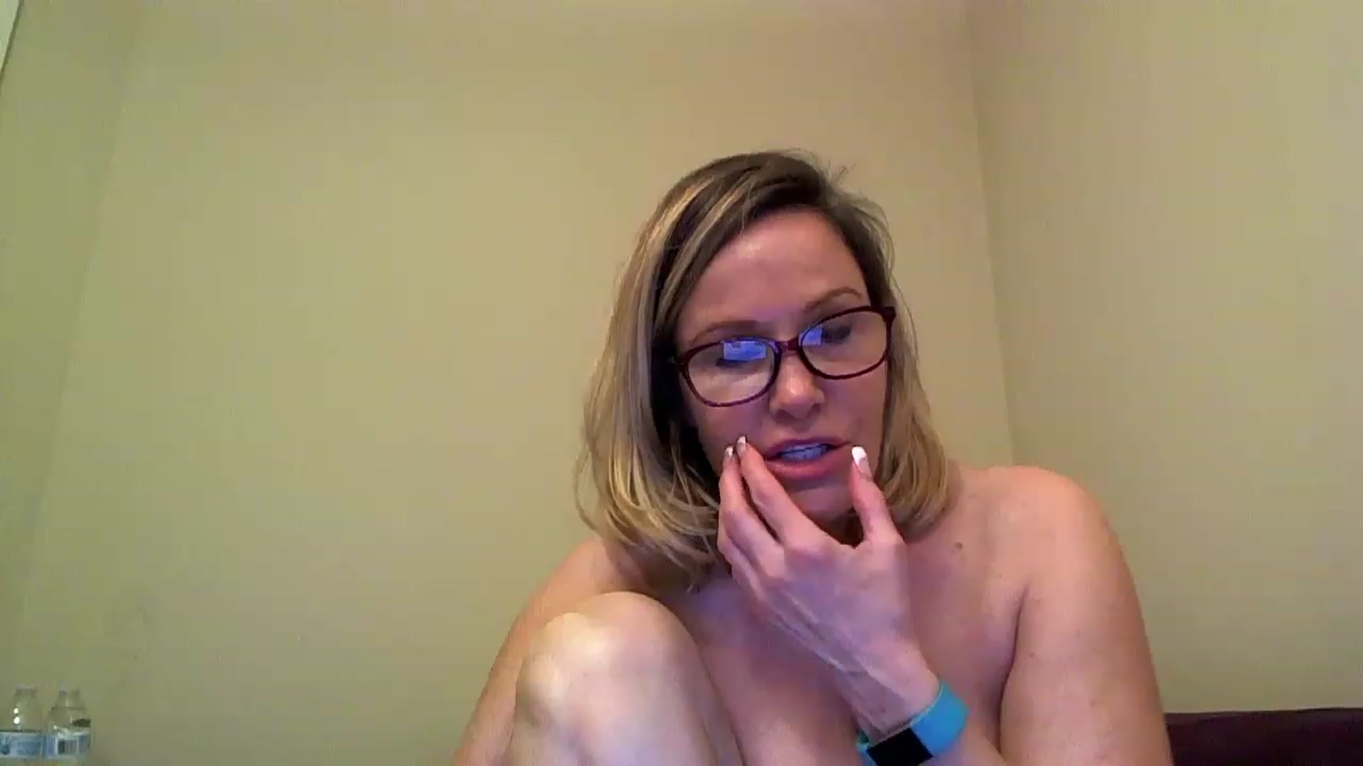 Gallery image thumbnail from Milf_Goddess's myfreecams stream on, 04/17/2023, 10:40 image 18 of 20