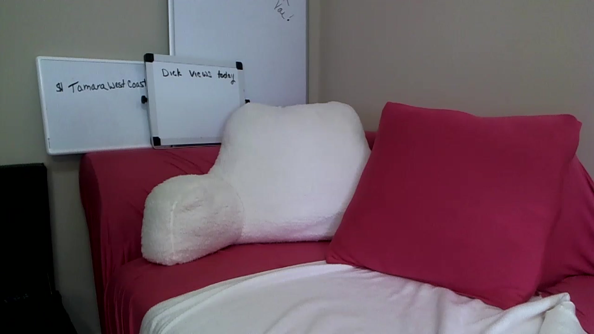 Gallery image thumbnail from Milf_Goddess's myfreecams stream on, 05/17/2023, 07:06 image 17 of 20