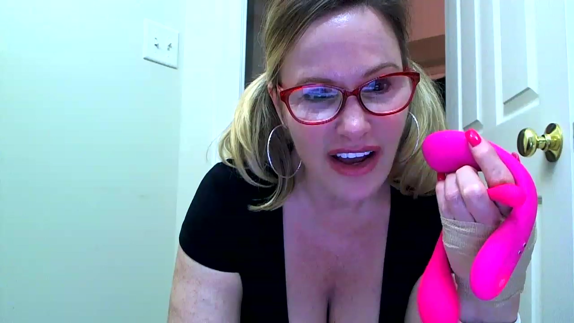 Gallery image thumbnail from Milf_Goddess's myfreecams stream on, 05/22/2023, 10:39 image 2 of 20