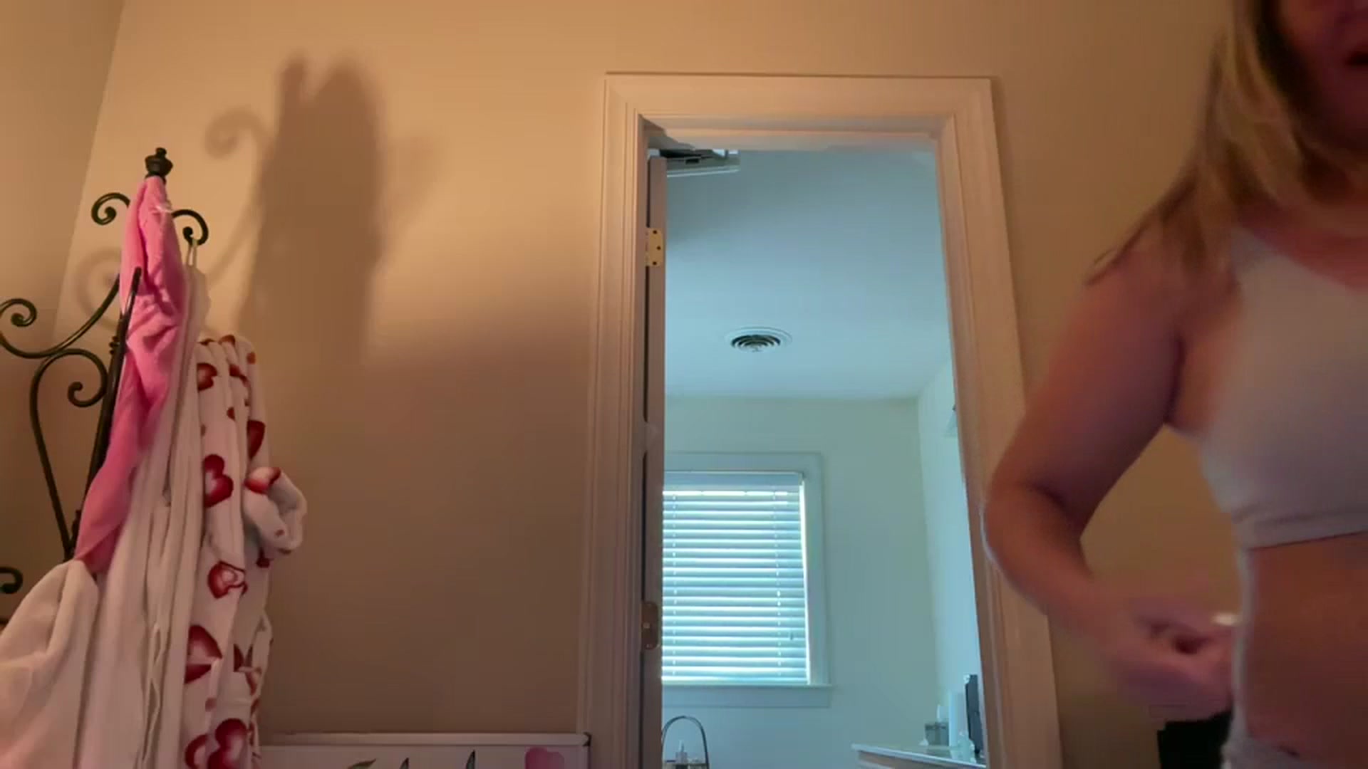 Gallery image thumbnail from Milf_Goddess's myfreecams stream on, 07/21/2024, 13:01 image 13 of 20