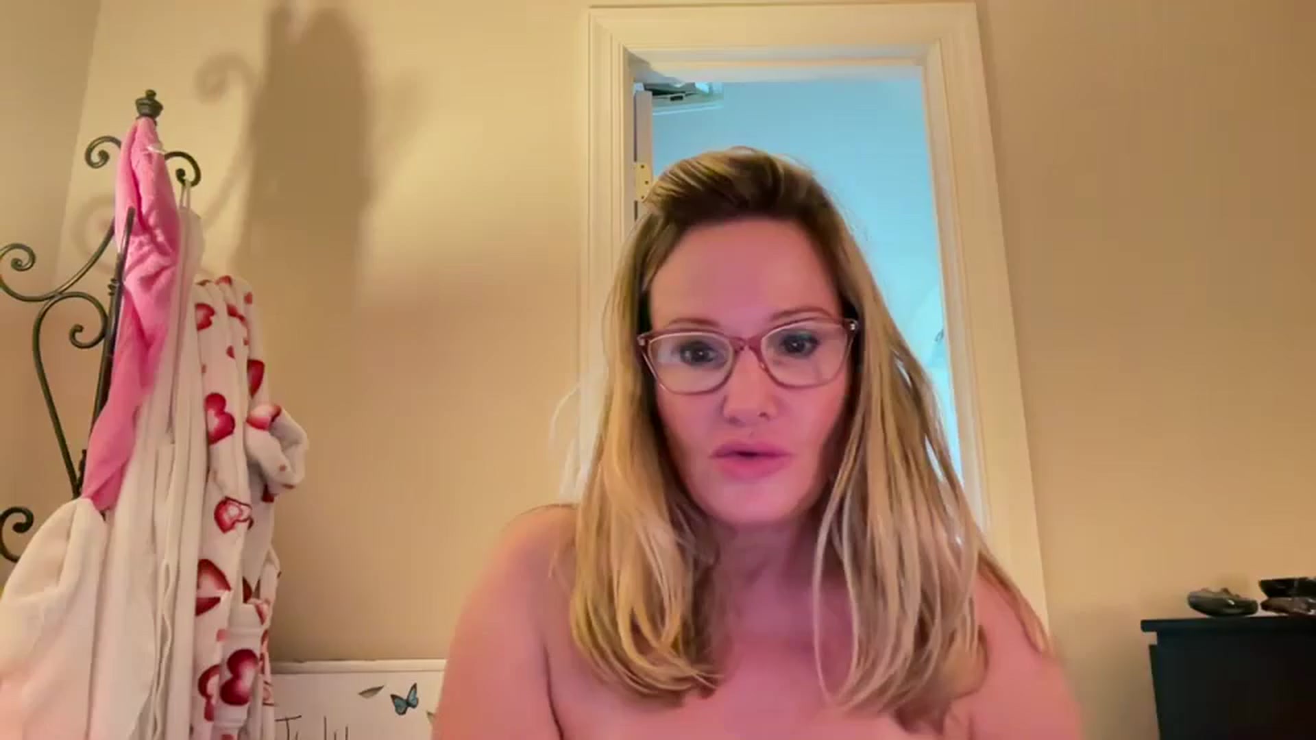 Gallery image thumbnail from Milf_Goddess's myfreecams stream on, 07/21/2024, 13:01 image 6 of 20