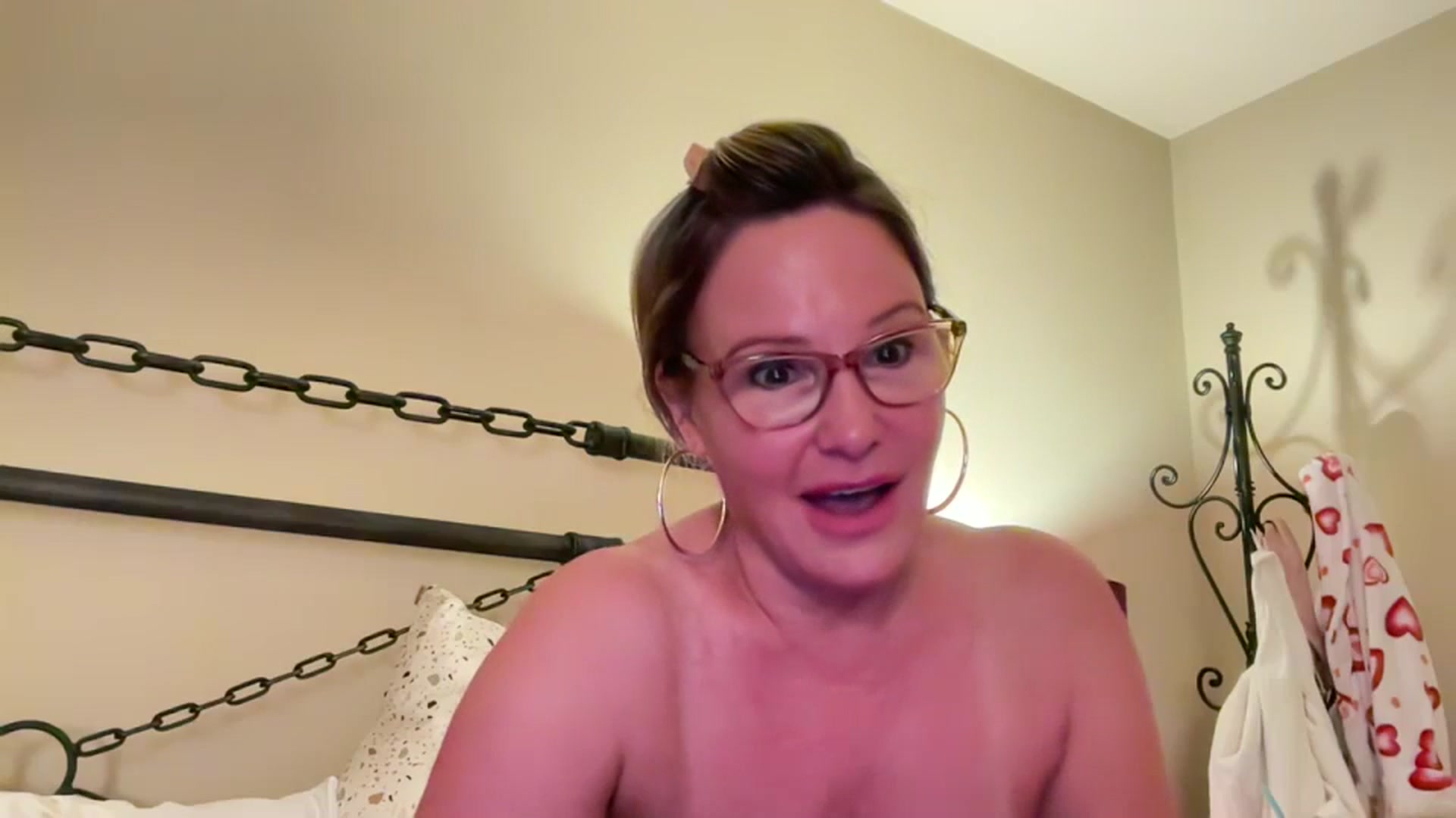 Gallery image thumbnail from Milf_Goddess's myfreecams stream on, 08/12/2024, 08:31 image 17 of 20