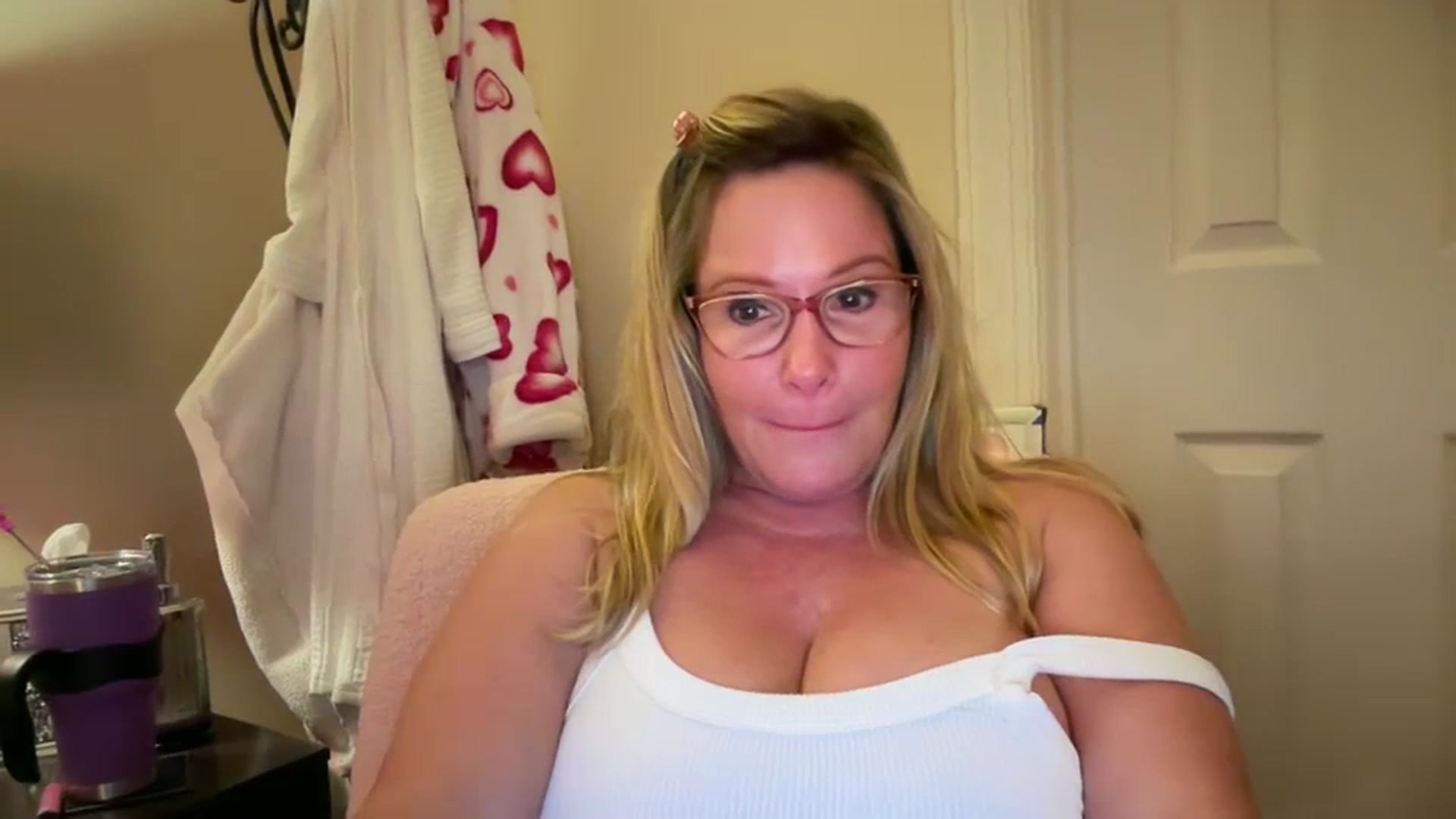 Gallery image thumbnail from Milf_Goddess's myfreecams stream on, 08/13/2024, 10:43 image 18 of 20