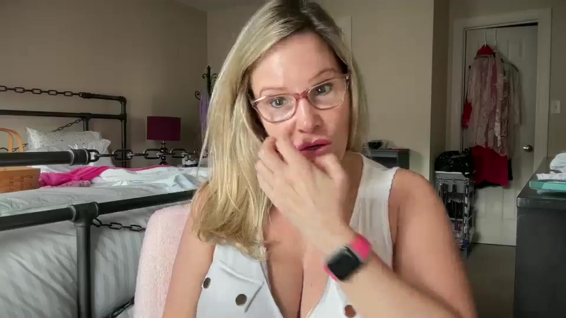 Gallery image thumbnail from Milf_Goddess's myfreecams stream on, 08/18/2024, 15:08 image 4 of 20
