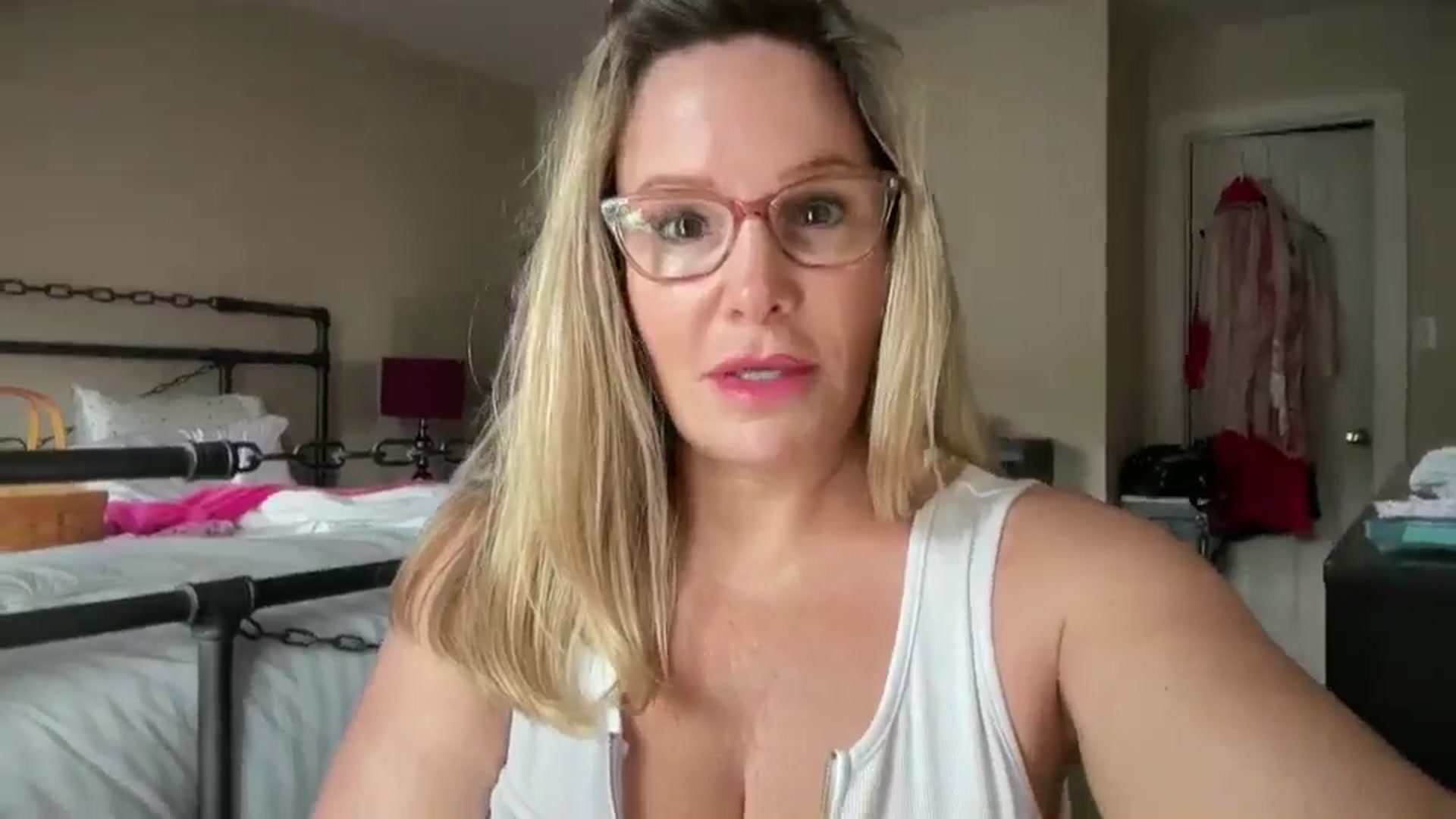 Gallery image thumbnail from Milf_Goddess's myfreecams stream on, 08/18/2024, 15:08 image 2 of 20