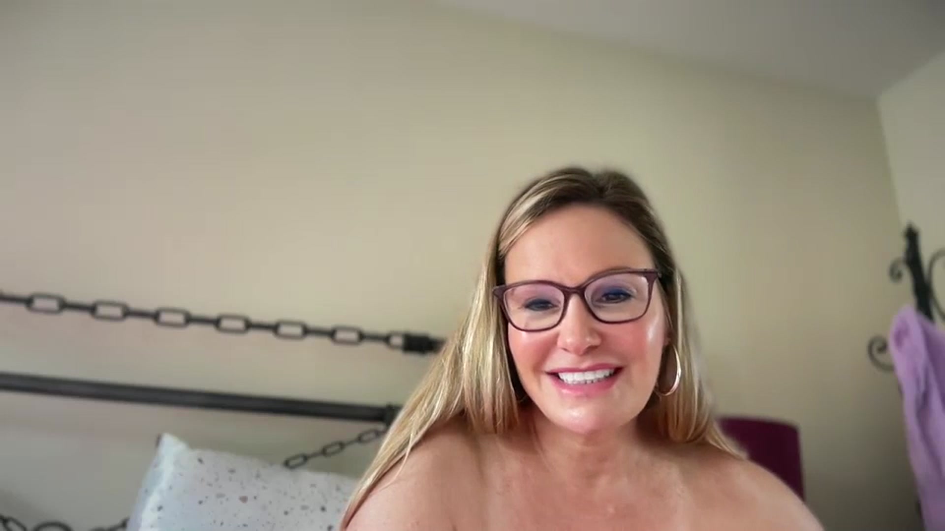 Gallery image thumbnail from Milf_Goddess's myfreecams stream on, 08/20/2024, 15:56 image 18 of 20