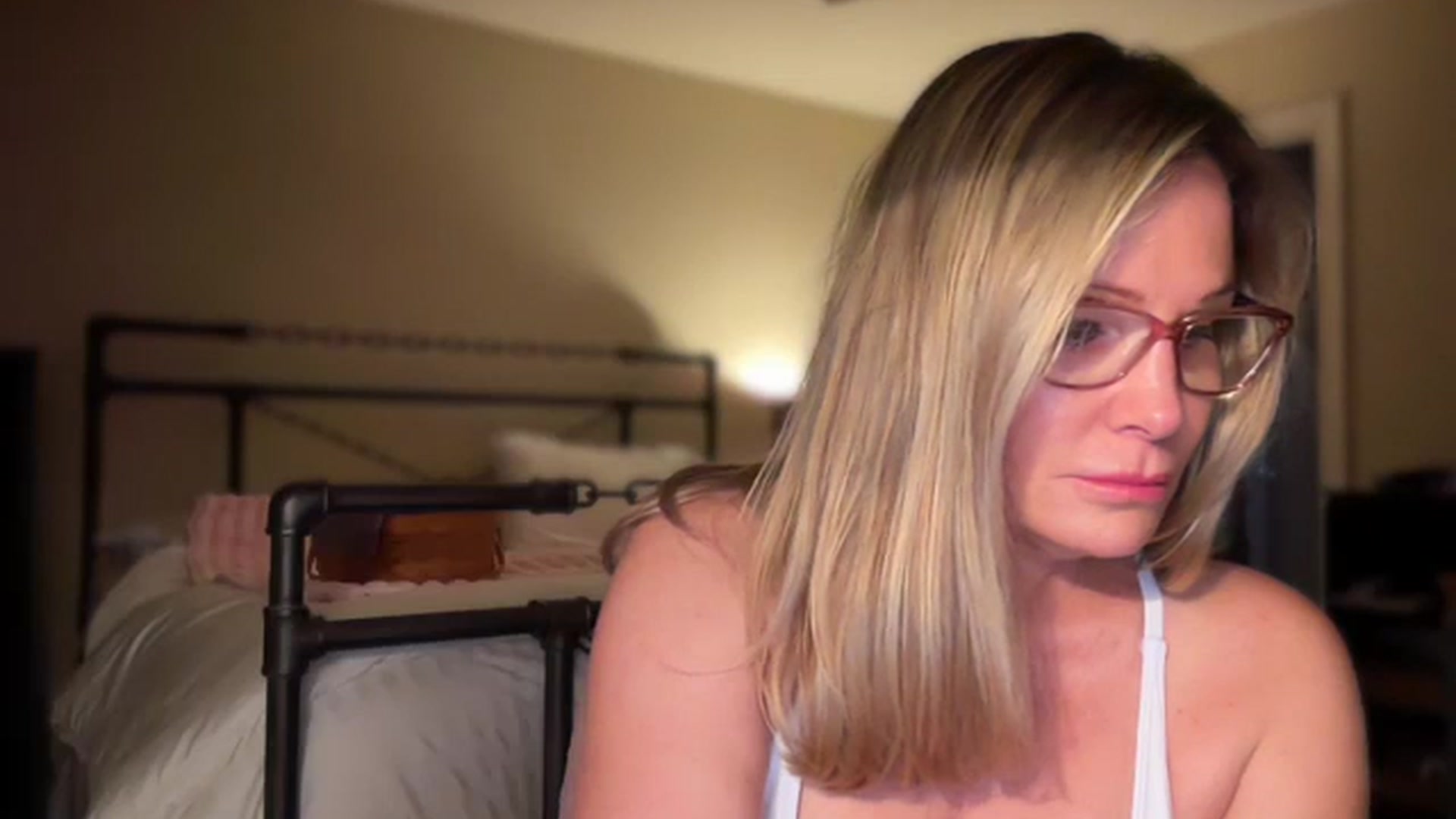 Gallery image thumbnail from Milf_Goddess's myfreecams stream on, 09/21/2024, 11:14 image 10 of 20