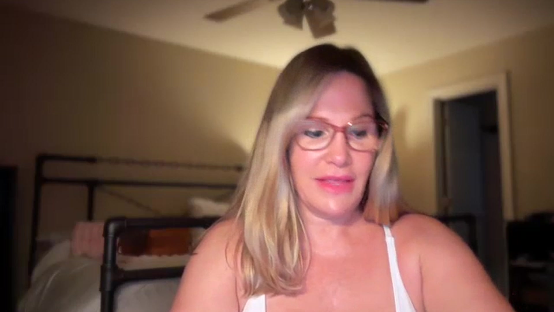 Gallery image thumbnail from Milf_Goddess's myfreecams stream on, 09/21/2024, 11:14 image 3 of 20