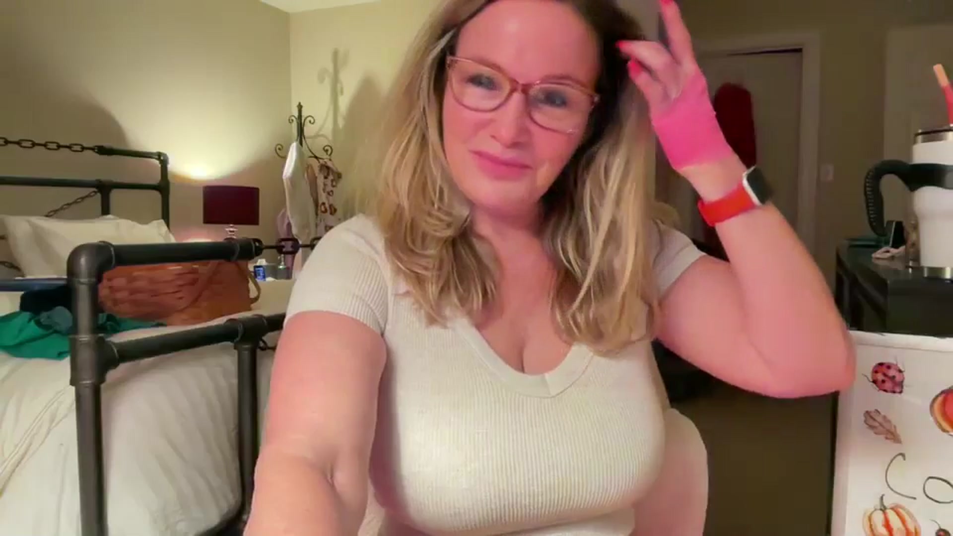 Gallery image thumbnail from Milf_Goddess's myfreecams stream on, 10/17/2024, 08:36 image 14 of 20