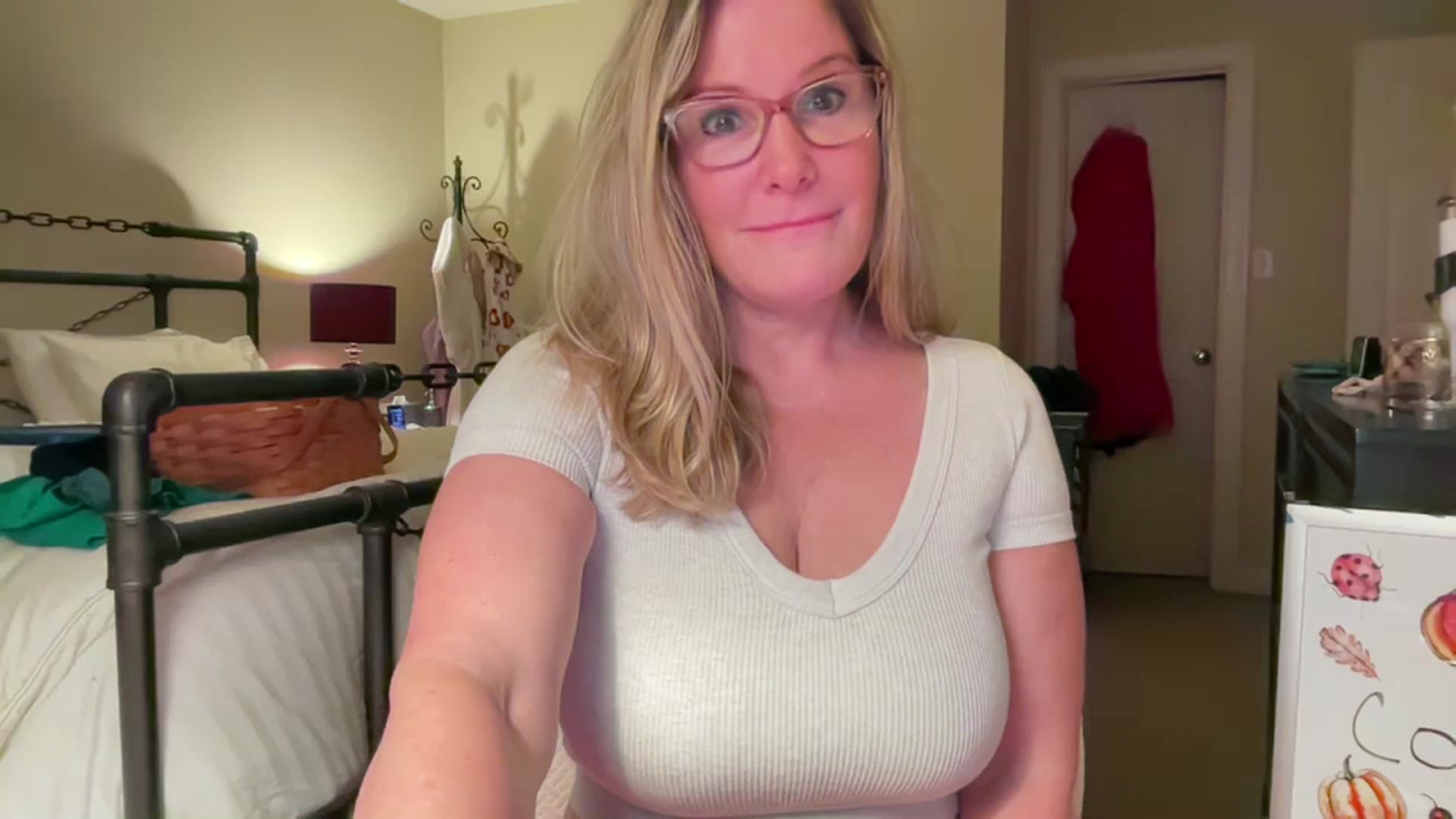 Gallery image thumbnail from Milf_Goddess's myfreecams stream on, 10/17/2024, 08:36 image 13 of 20