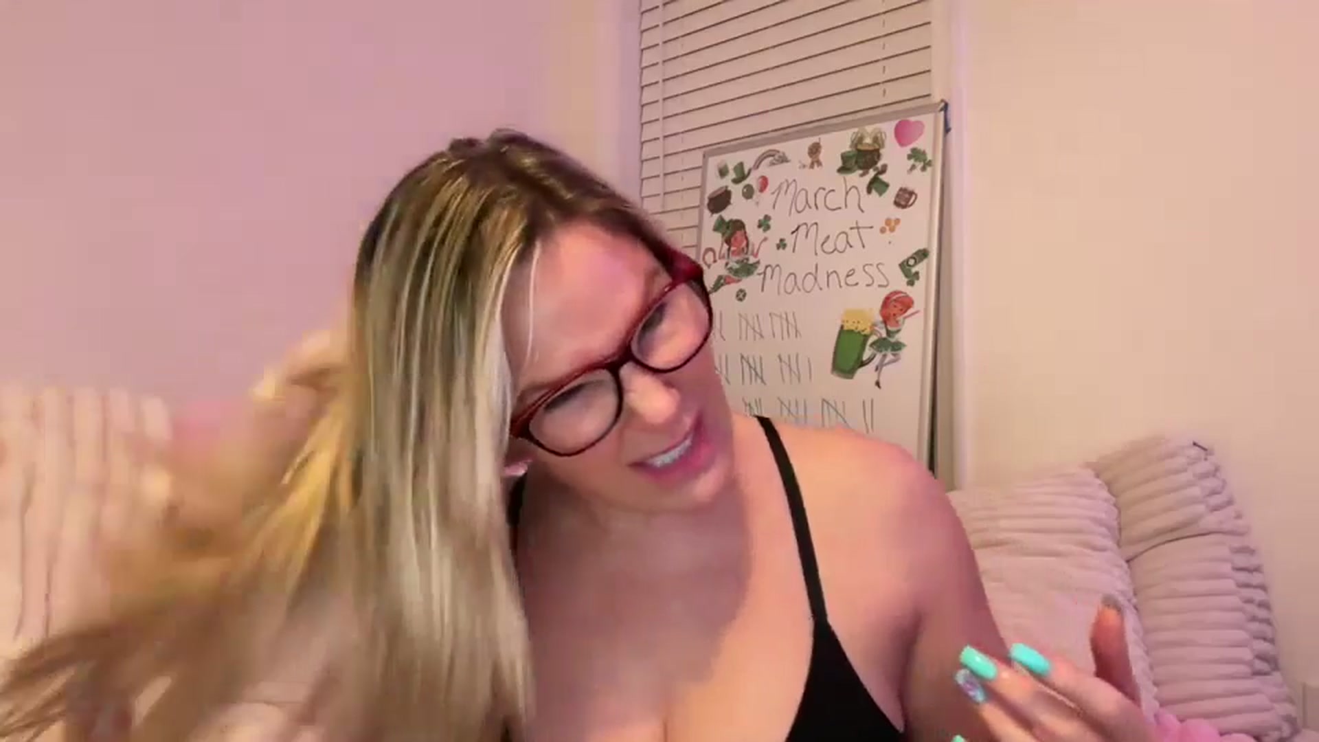 Gallery image thumbnail from Milf_Goddess's myfreecams stream on, 03/31/2025, 08:08 image 3 of 20