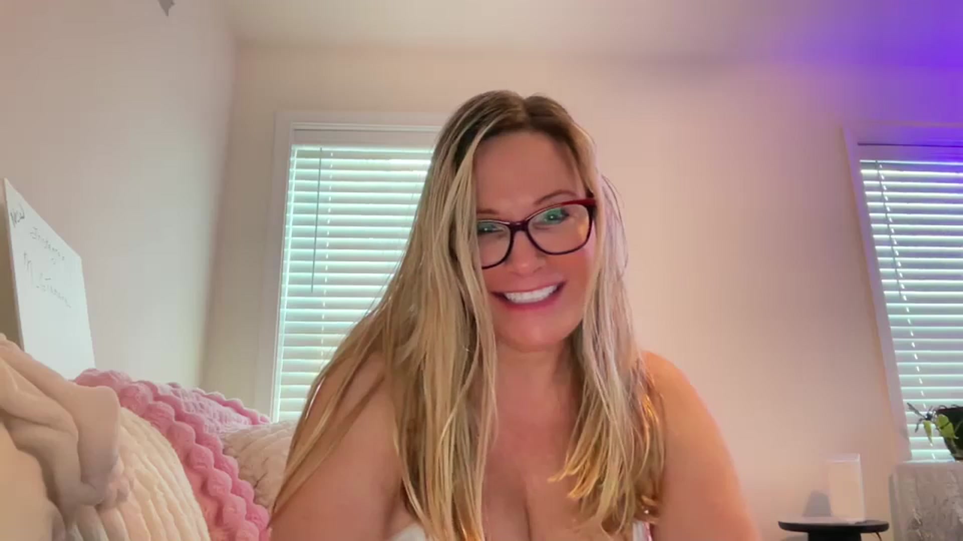 Gallery image thumbnail from Milf_Goddess's myfreecams stream on, 04/09/2025, 11:29 image 15 of 20