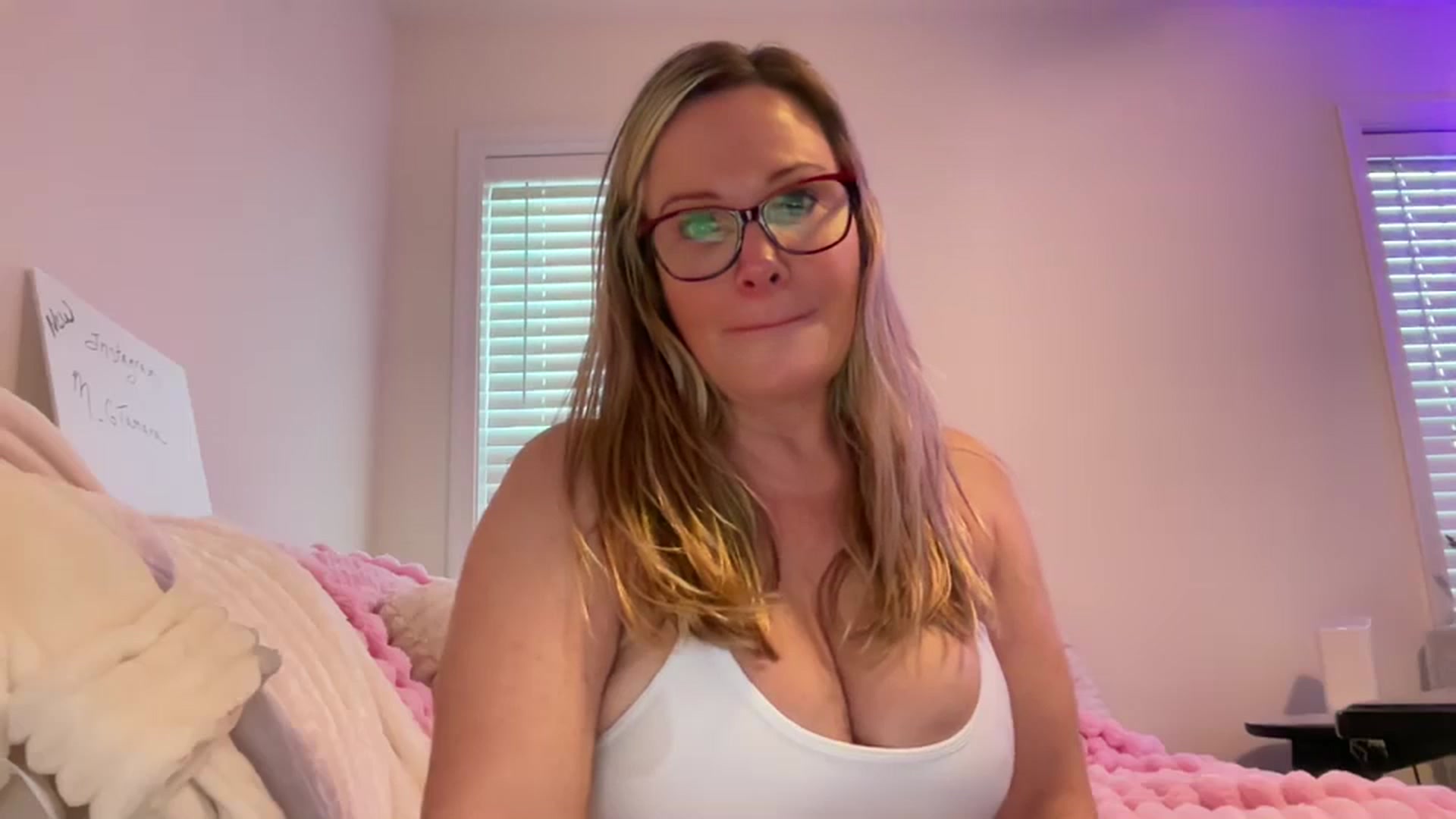 Gallery image thumbnail from Milf_Goddess's myfreecams stream on, 04/09/2025, 11:29 image 6 of 20
