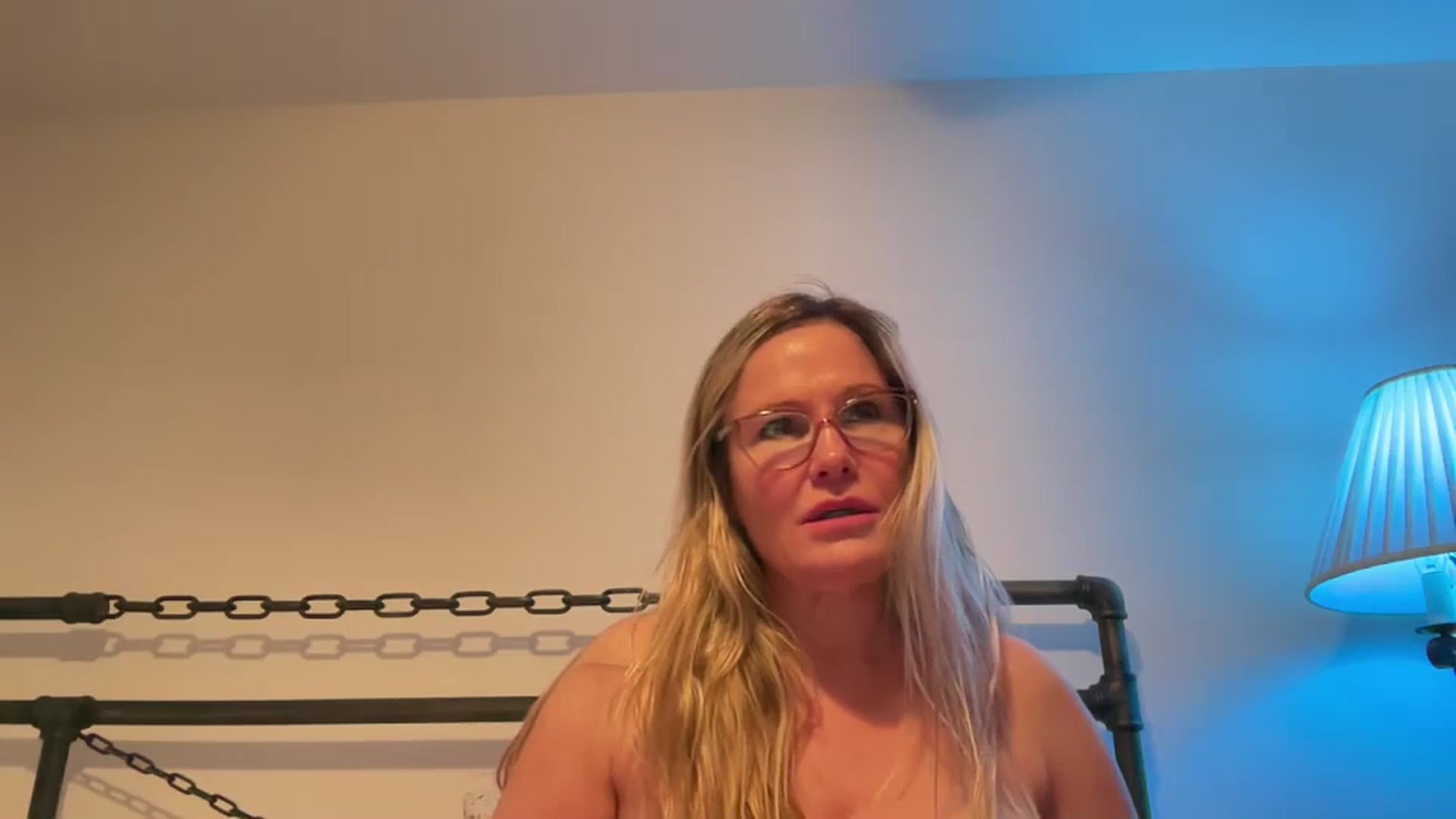 Gallery image thumbnail from Milf_Goddess's myfreecams stream on, 05/16/2025, 11:29 image 11 of 20