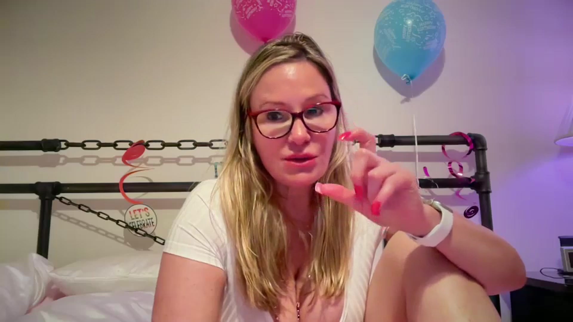 Gallery image thumbnail from Milf_Goddess's myfreecams stream on, 06/02/2025, 08:08 image 18 of 20