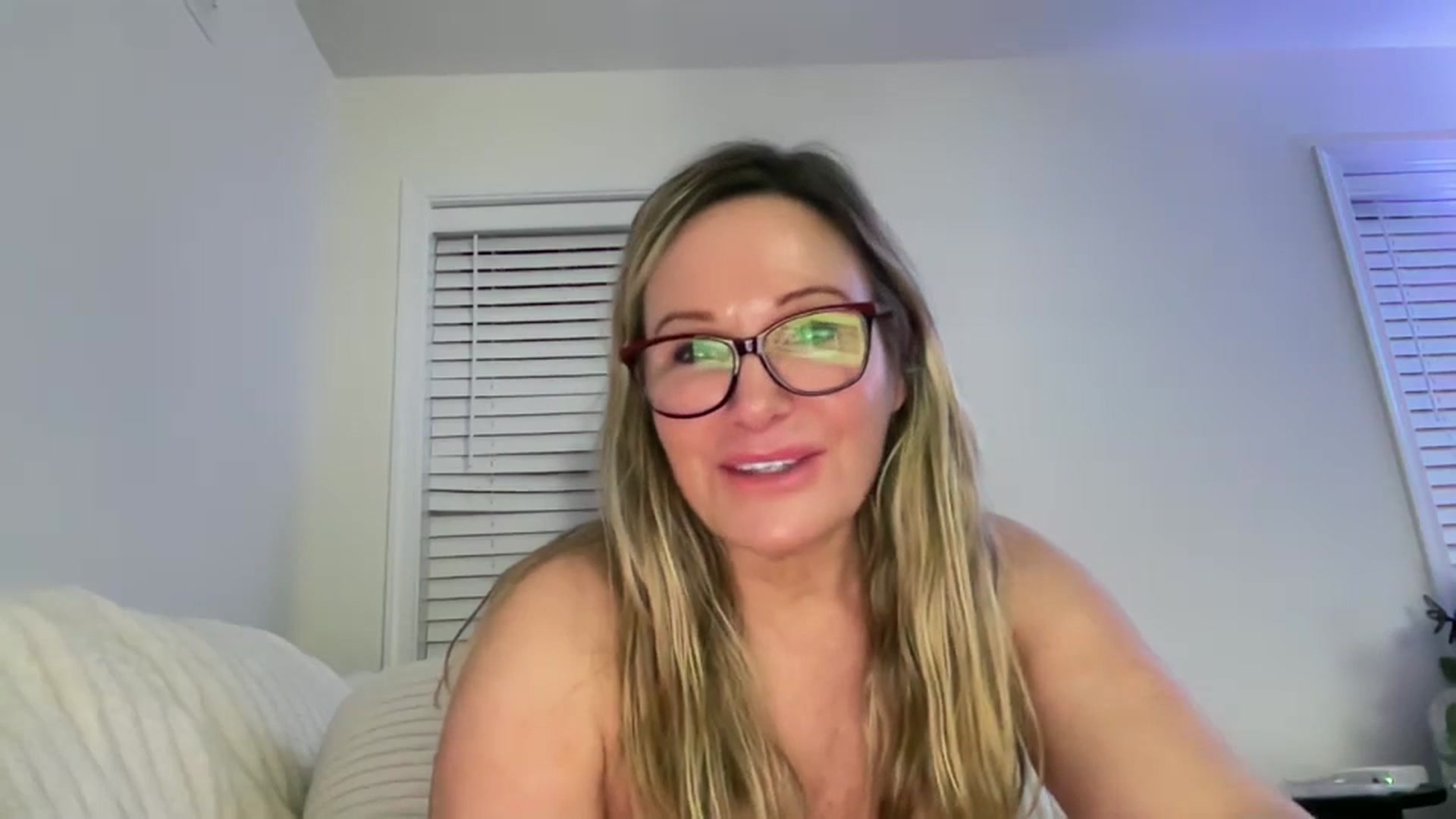Gallery image thumbnail from Milf_Goddess's myfreecams stream on, 12/31/2025, 10:08 image 7 of 20